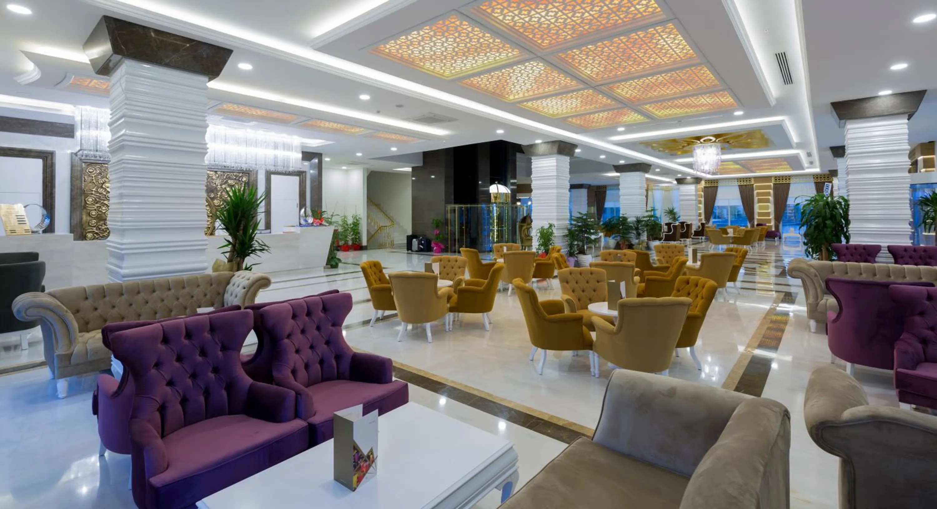 Communal lounge/ TV room in Side Royal Palace