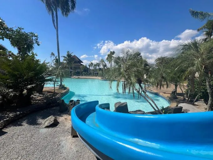 Swimming pool in Rockgarden Beach Resort
