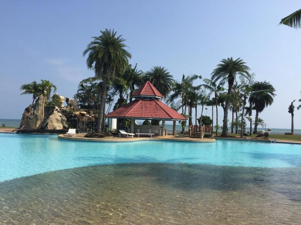 Day in Rockgarden Beach Resort