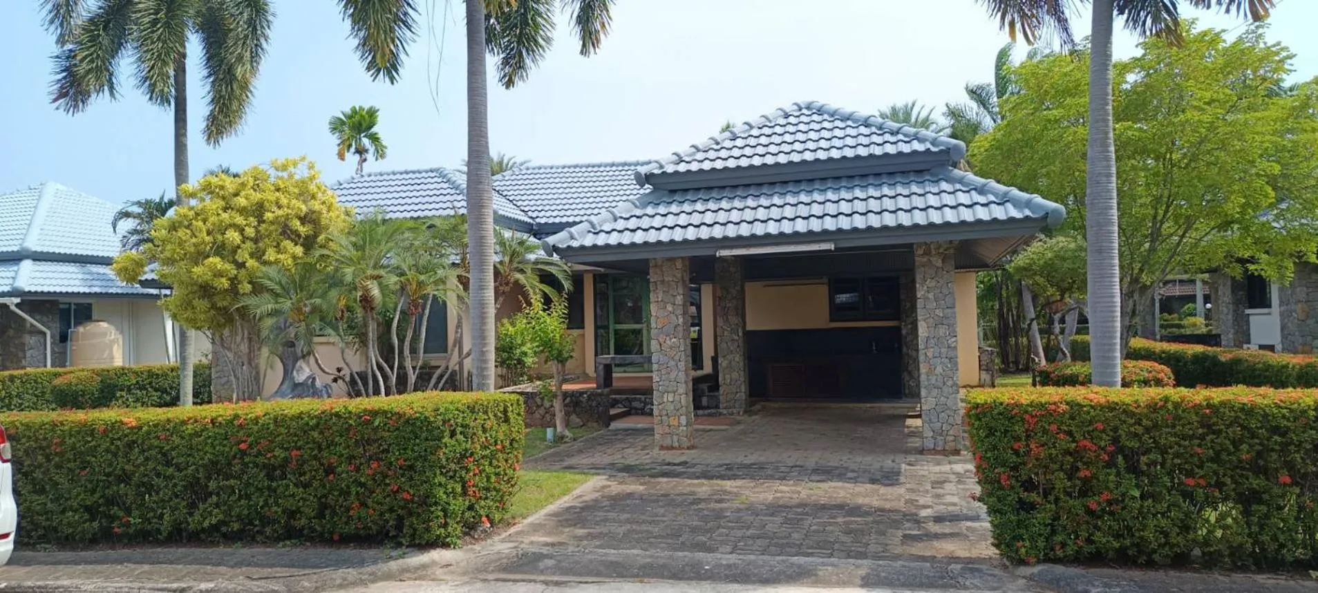 Rockgarden Beach Resort