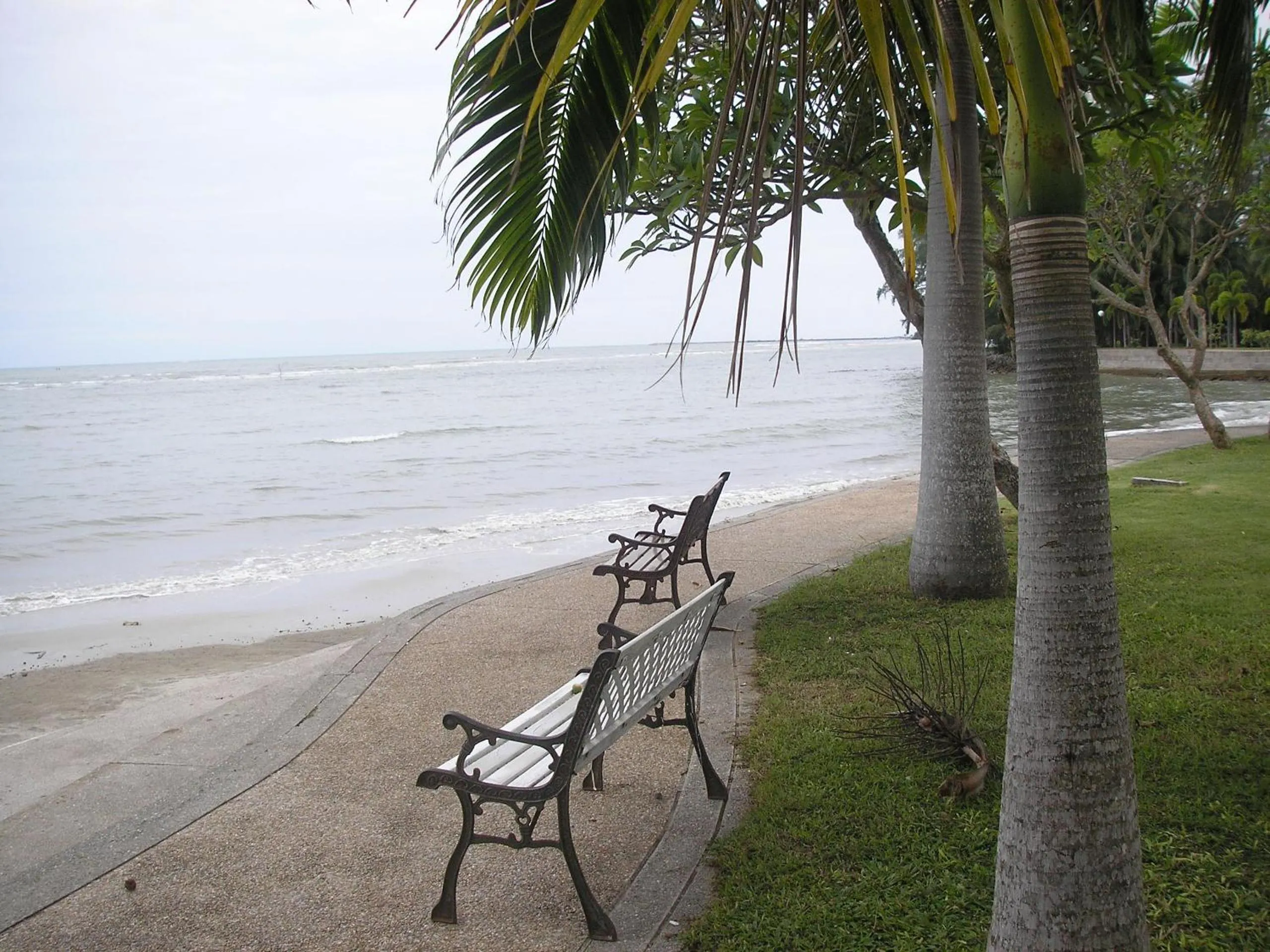 Beach in Rockgarden Beach Resort