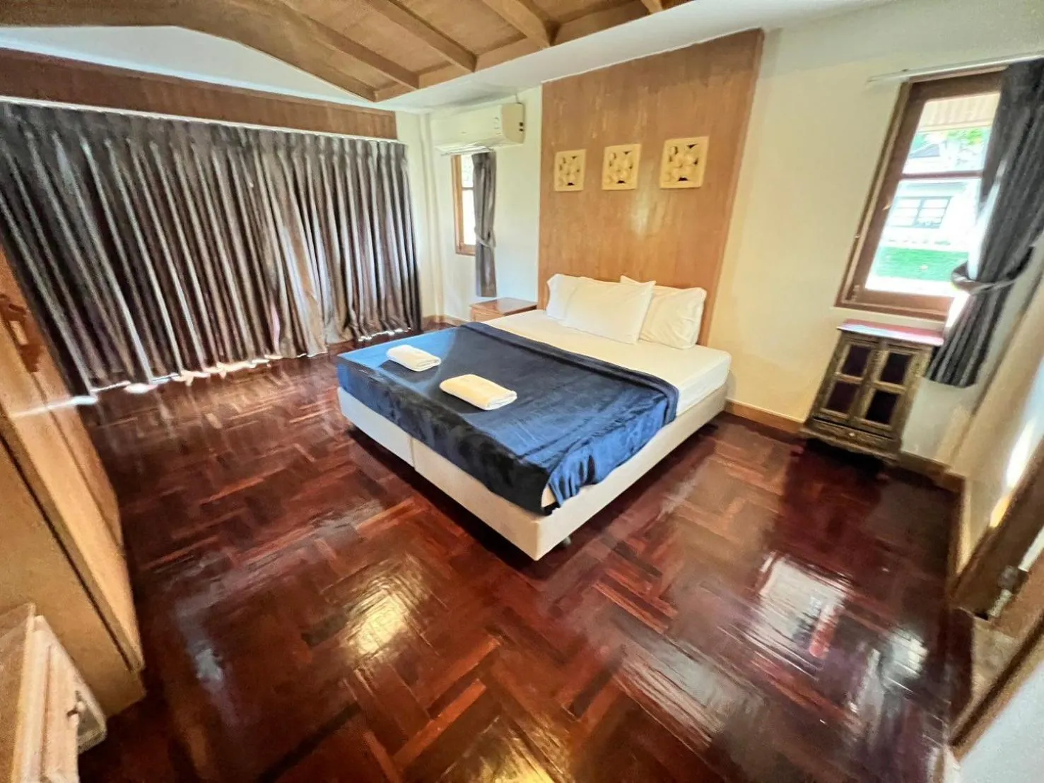 Bed in Rockgarden Beach Resort
