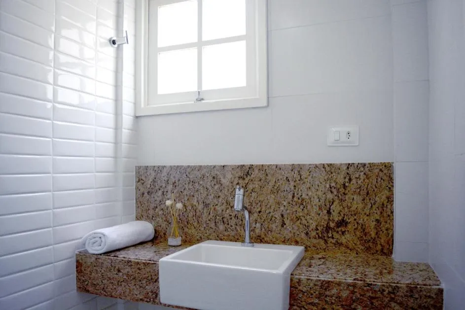 Bathroom in Pousada Lorde Inglês