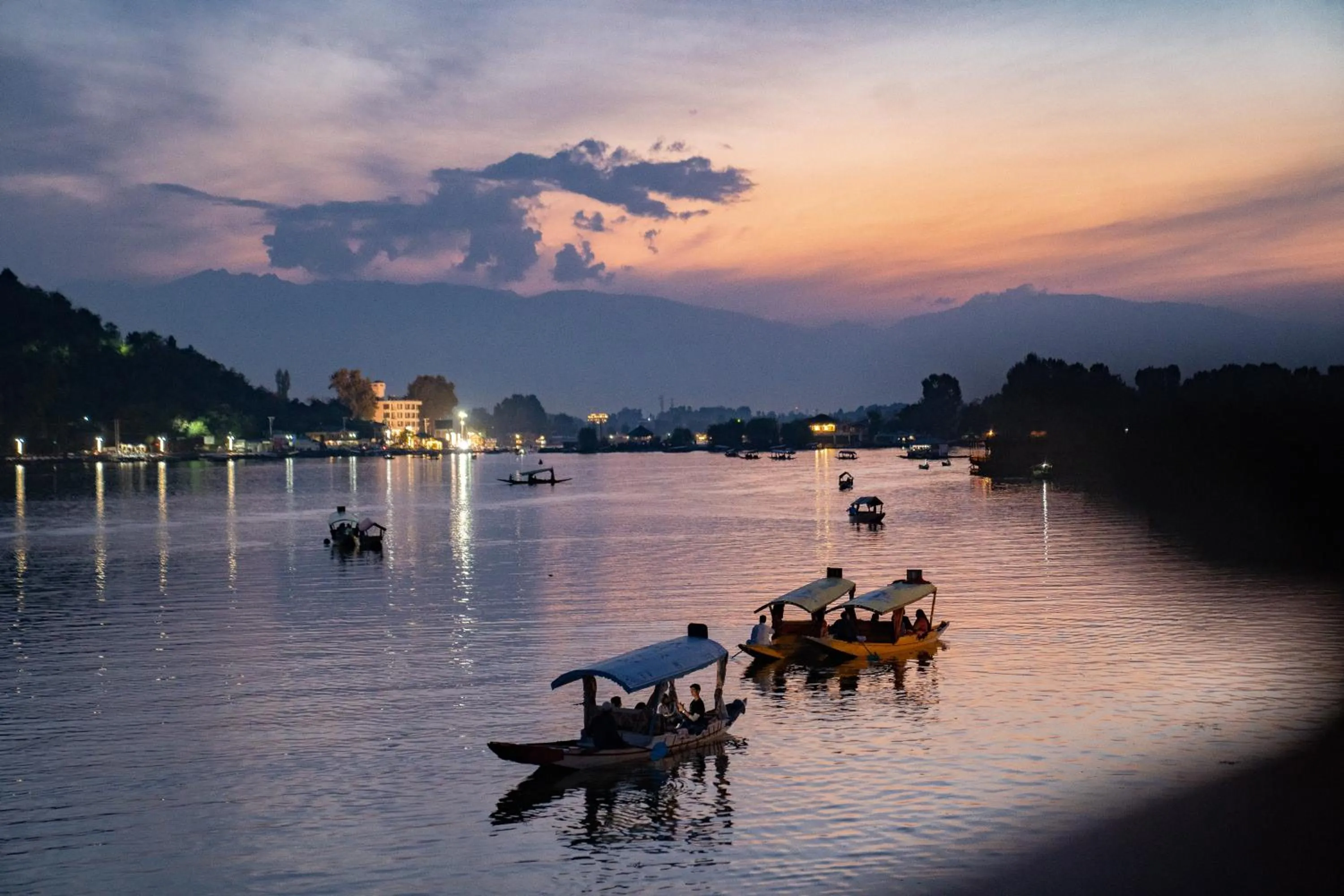 Sukoon Houseboat Dal Lake