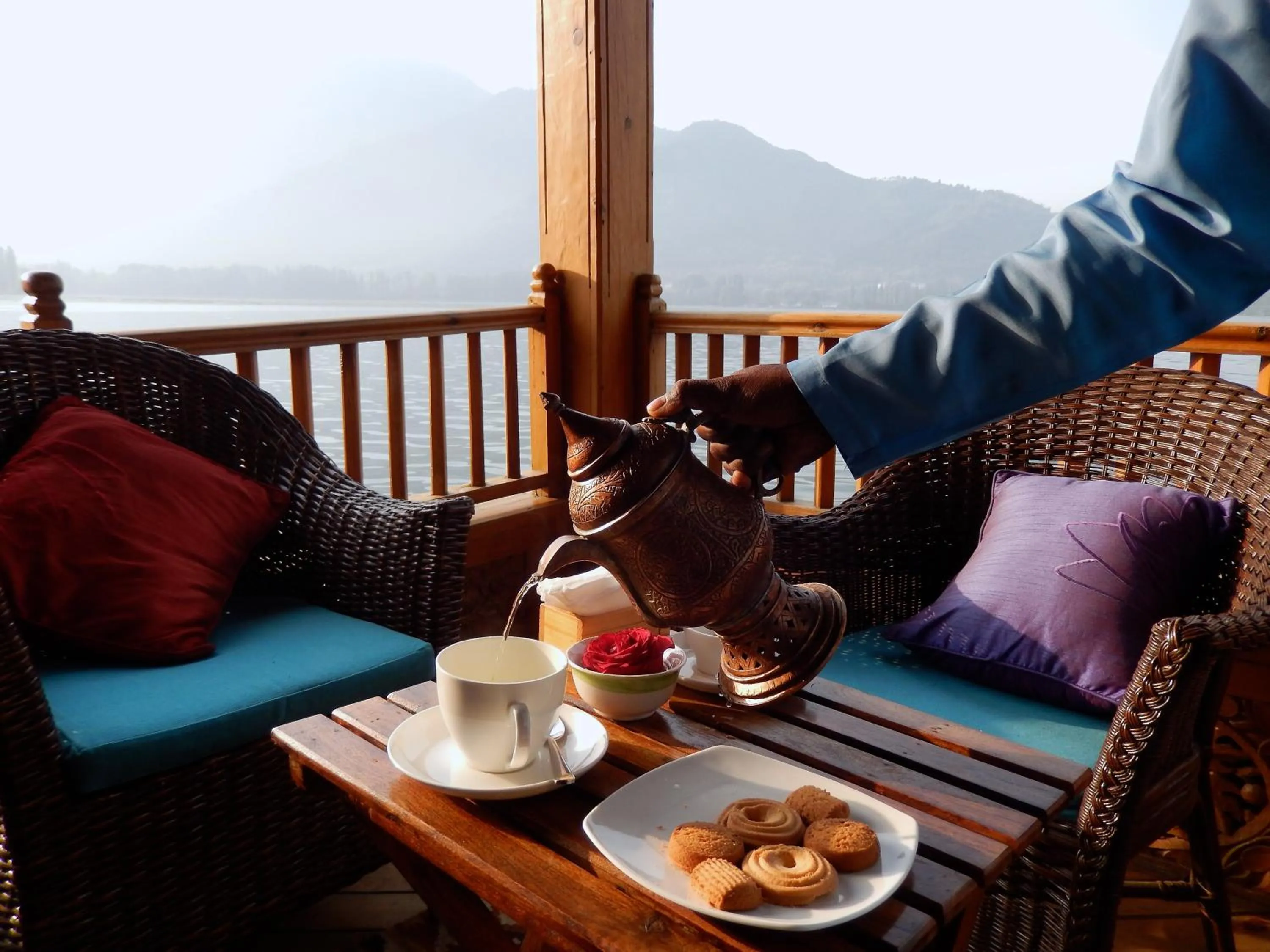 Food and drinks in Sukoon Houseboat Dal Lake