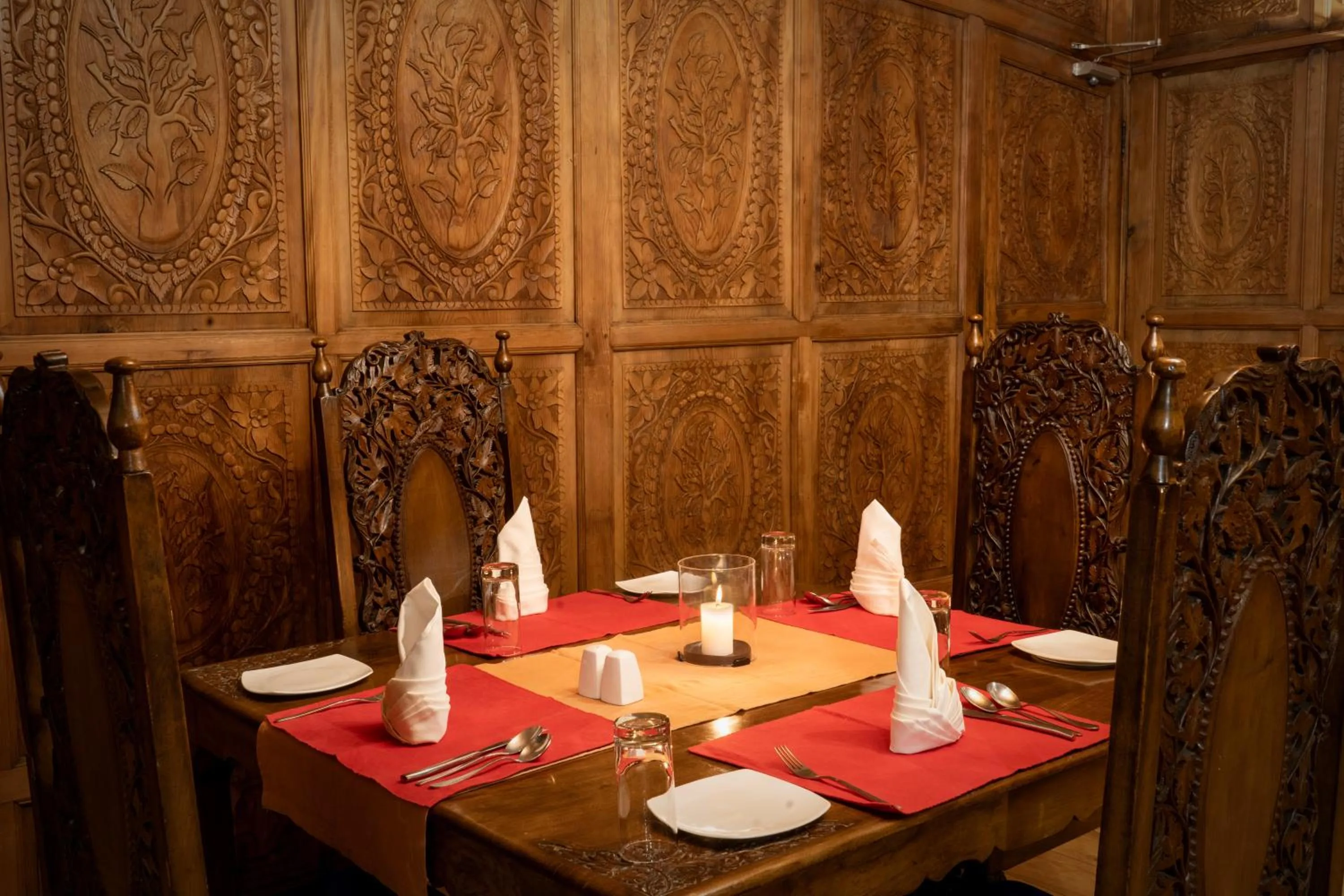 Sukoon Houseboat Dal Lake