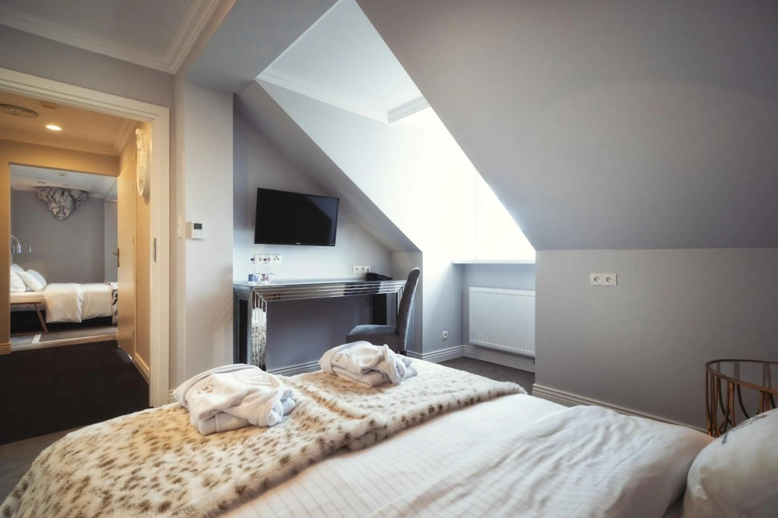 Bedroom, Bed in Hotel Pałac Alexandrinum