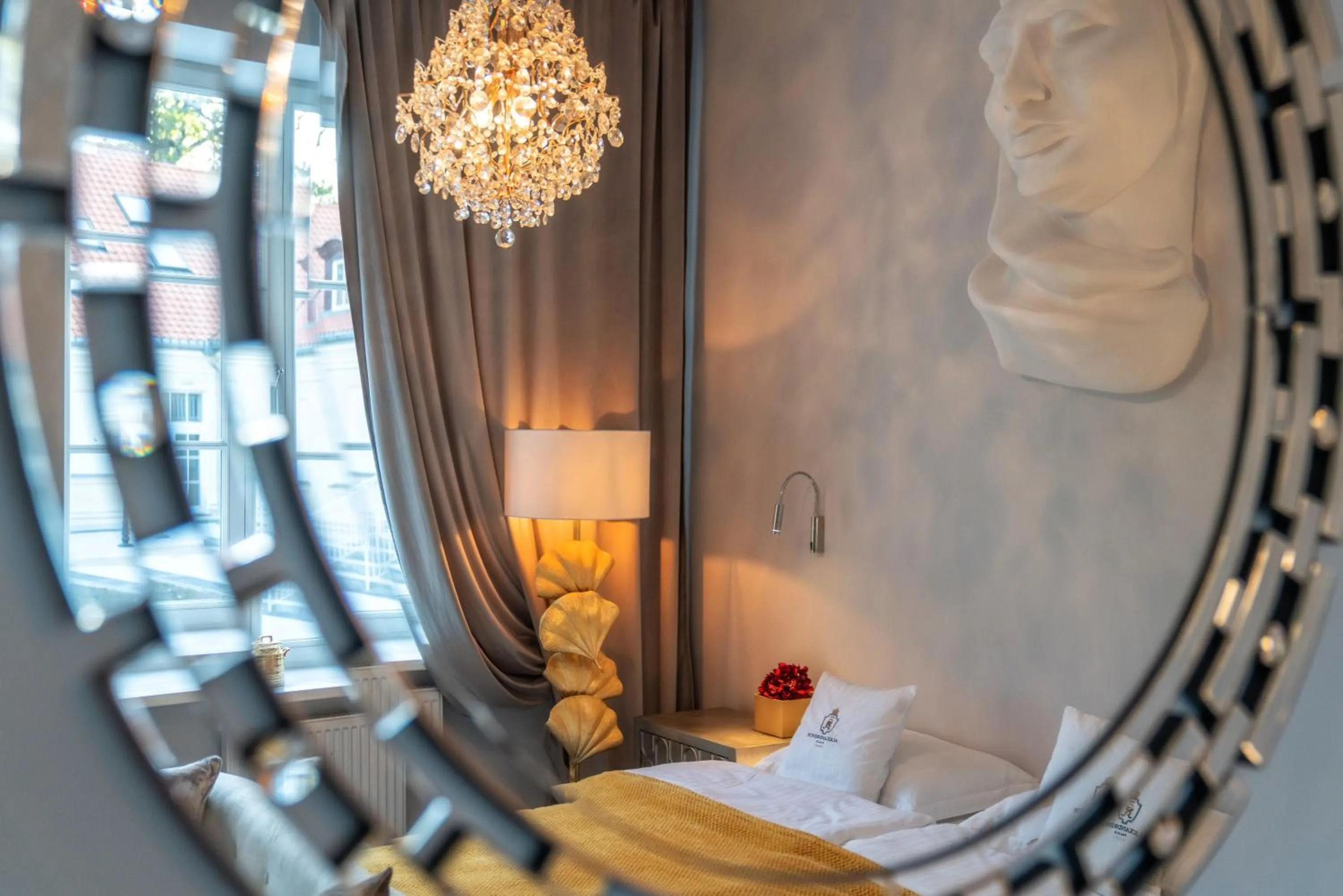 Decorative detail, Bed in Hotel Pałac Alexandrinum