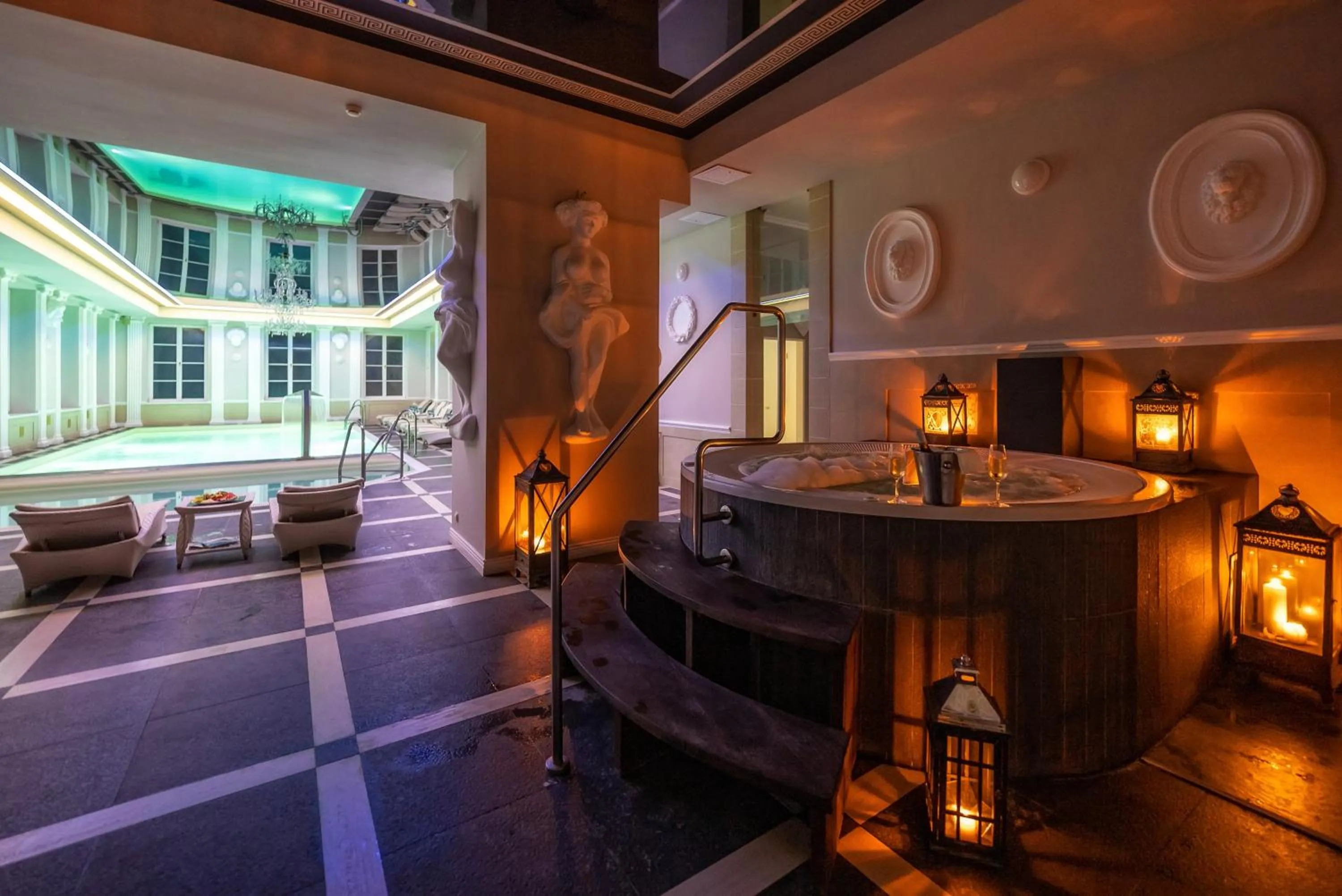 Swimming pool in Hotel Pałac Alexandrinum