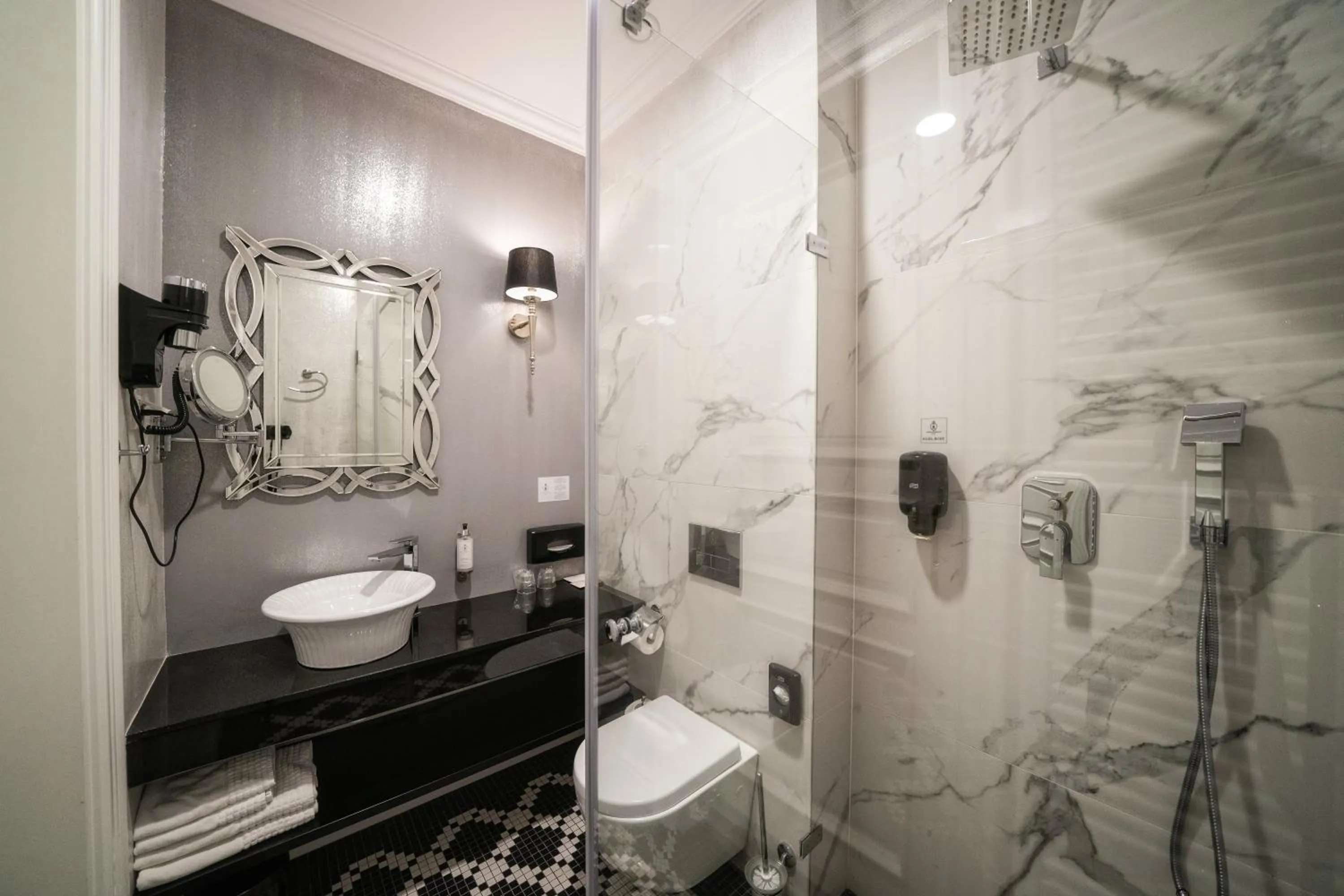 Bathroom in Hotel Pałac Alexandrinum