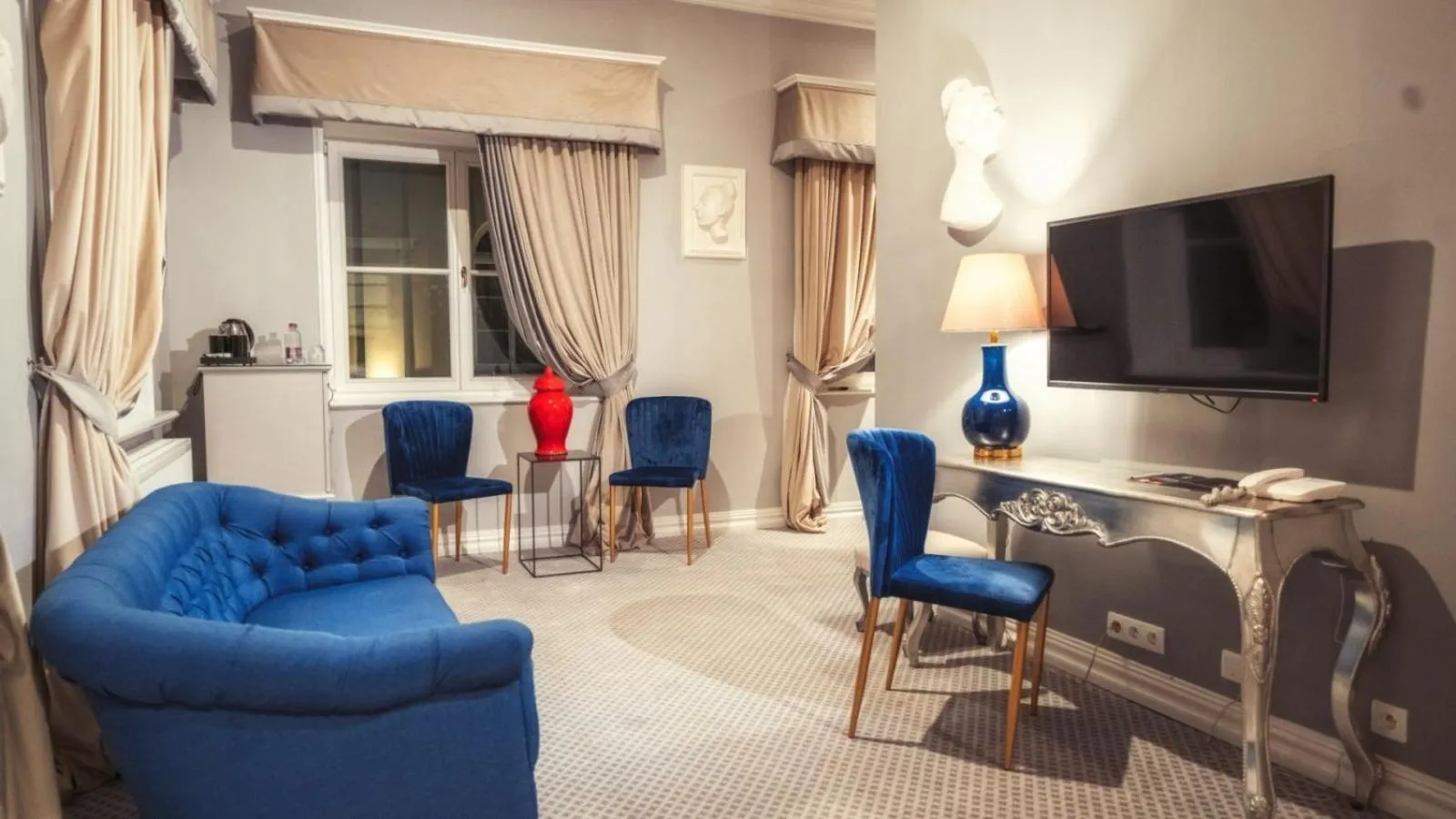 Seating area in Hotel Pałac Alexandrinum