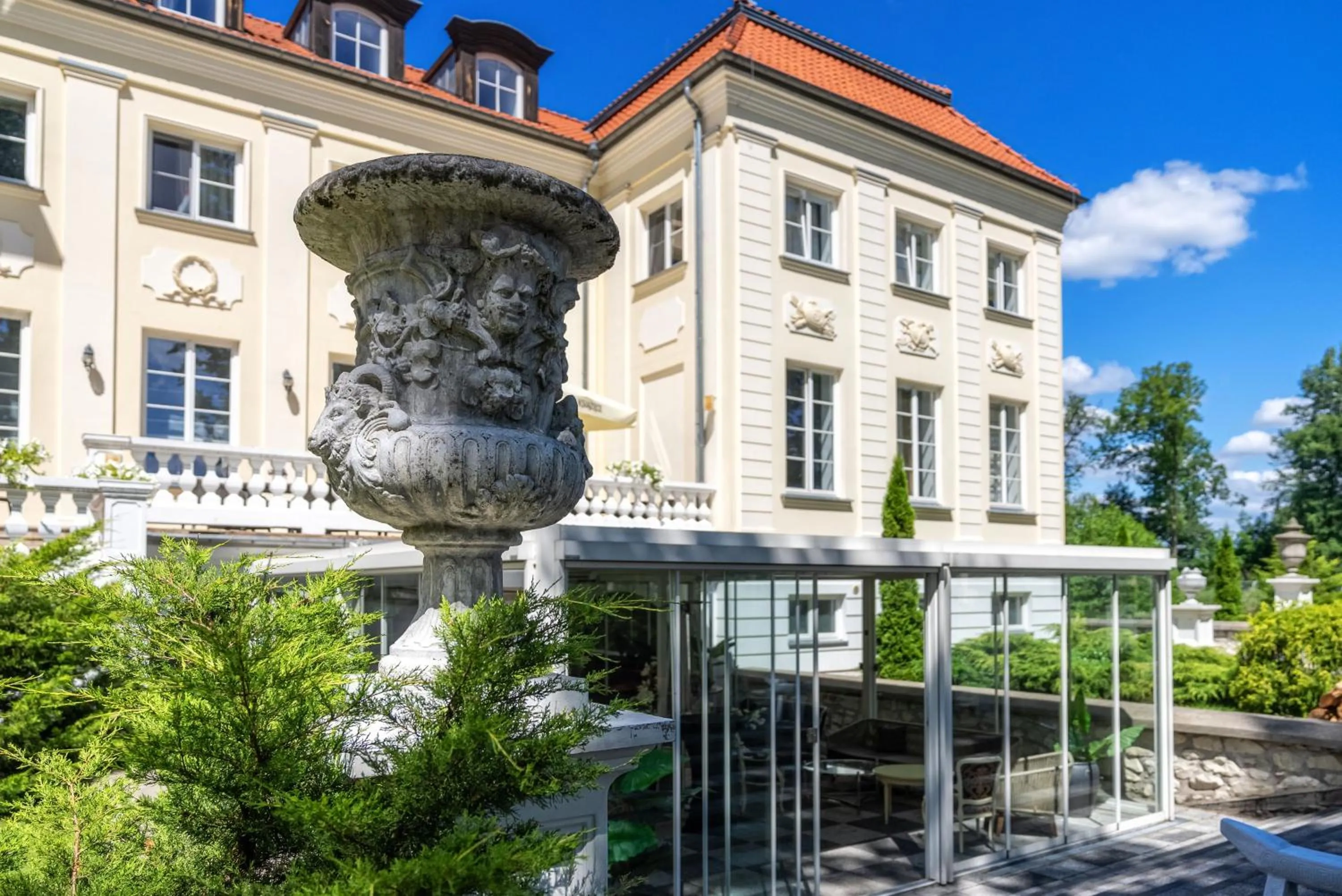 Property building in Hotel Pałac Alexandrinum