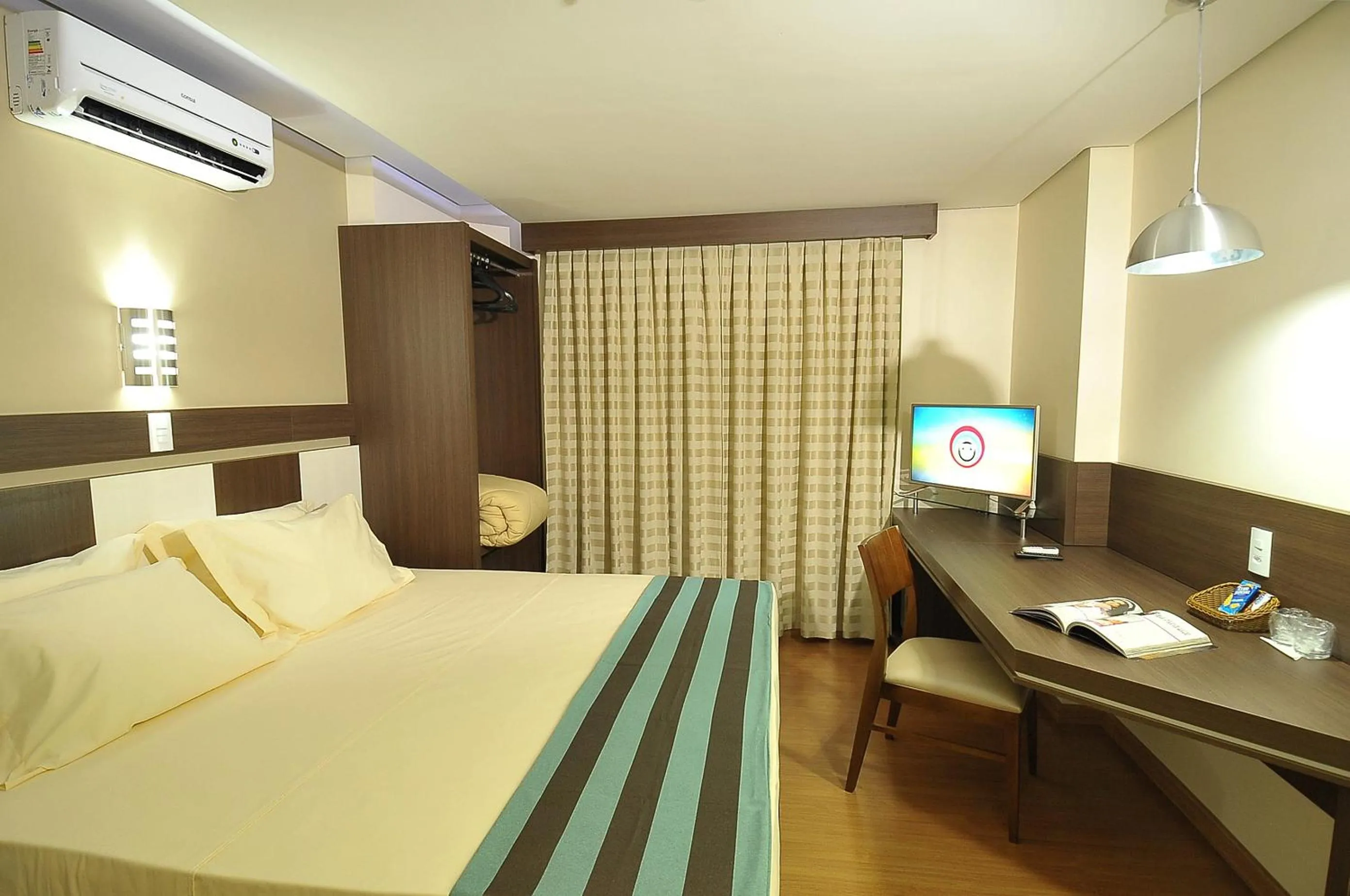 Bedroom, Bed in Hotel Maestro Premium Cascavel