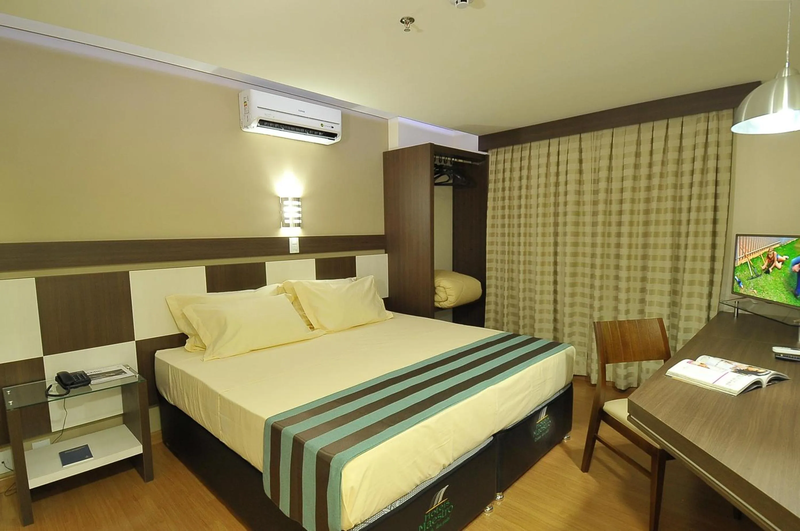 Bedroom, Bed in Hotel Maestro Premium Cascavel