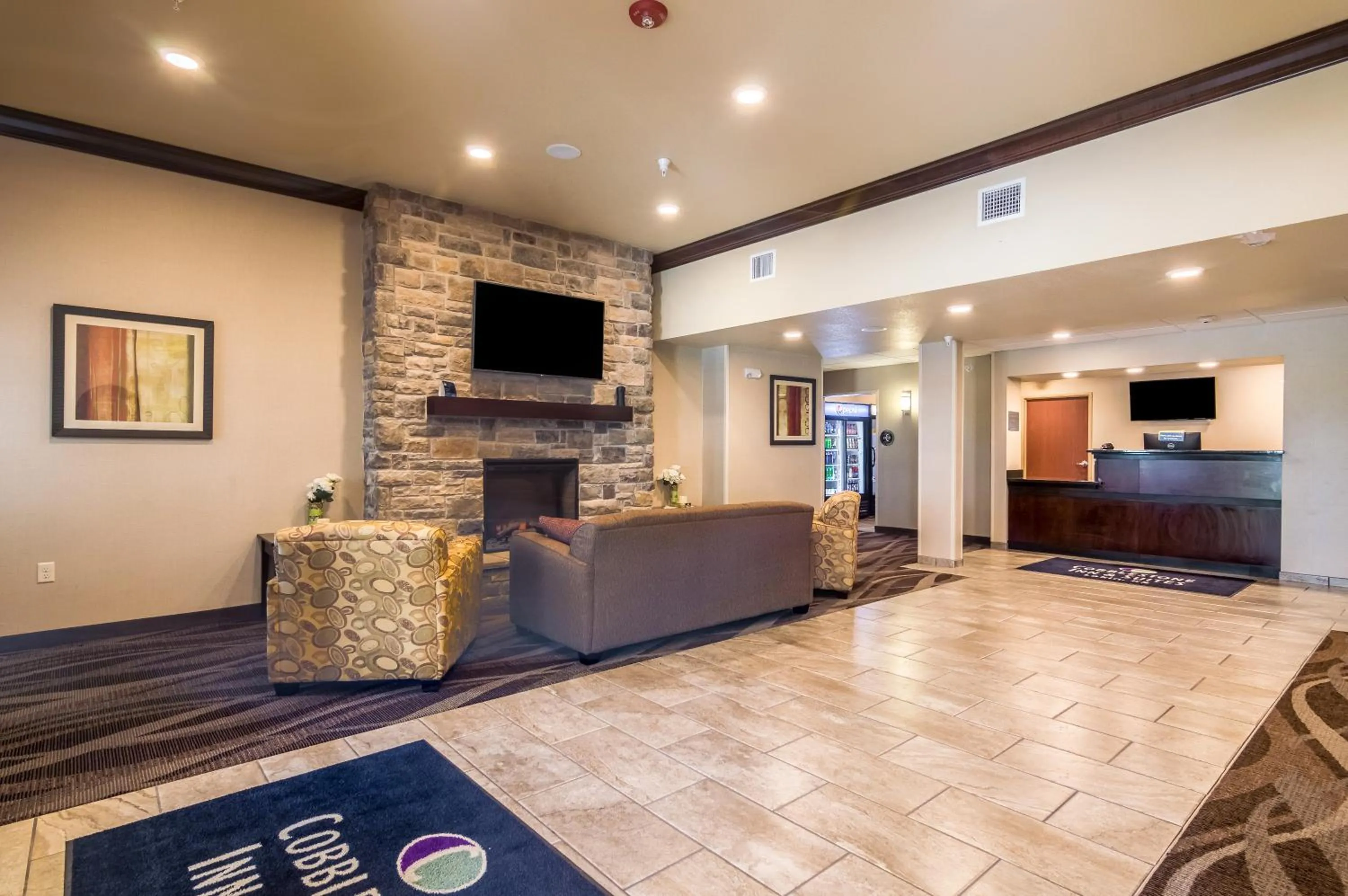 Communal lounge/ TV room in Cobblestone Inn & Suites - Lakin