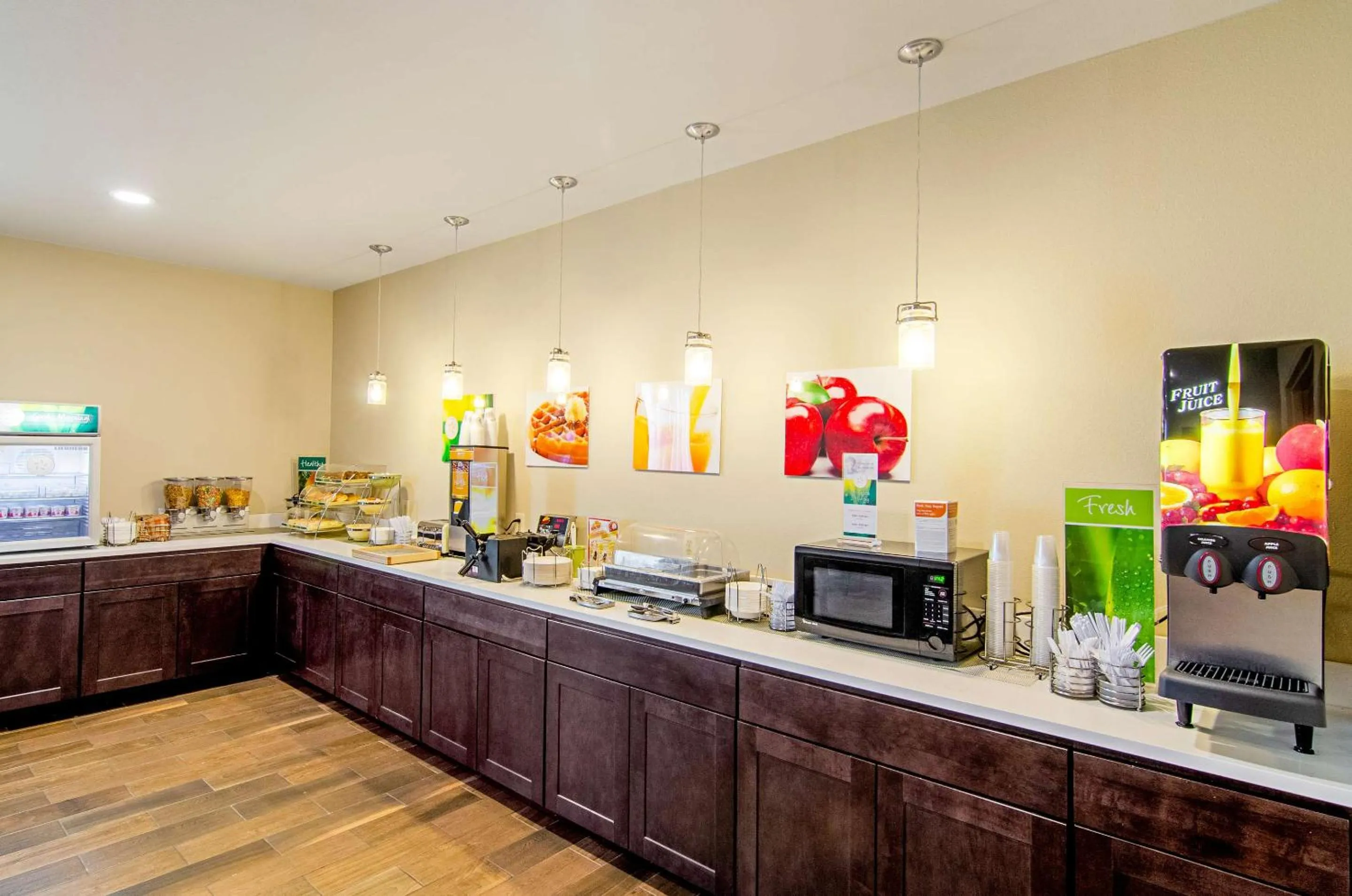 Breakfast in Quality Inn & Suites Near Tanger Outlet Mall