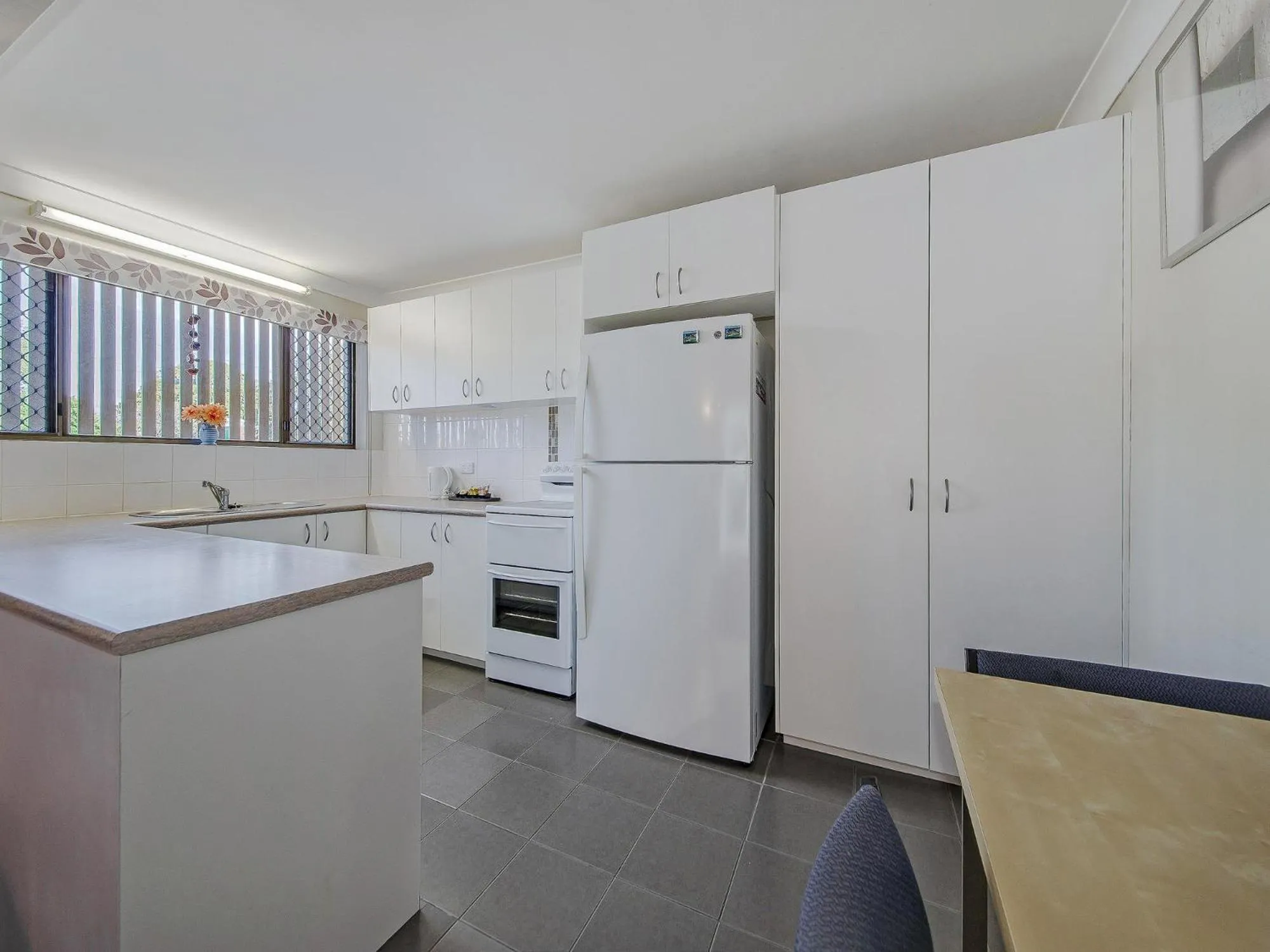 Coffee/tea facilities in Bay Air Motel