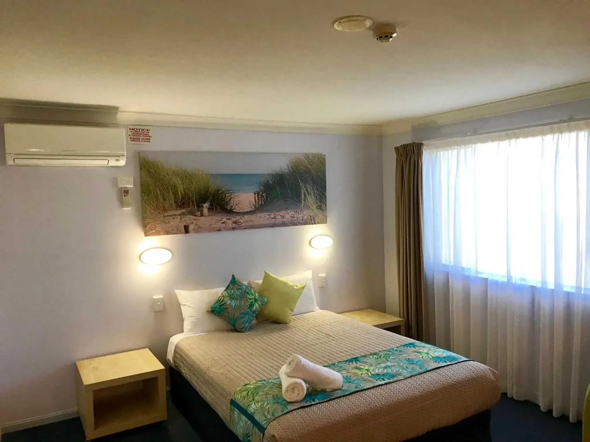 Executive Queen Room in Cleveland Bay Air Motel Executive Queen Room in Cleveland Bay Air Motel