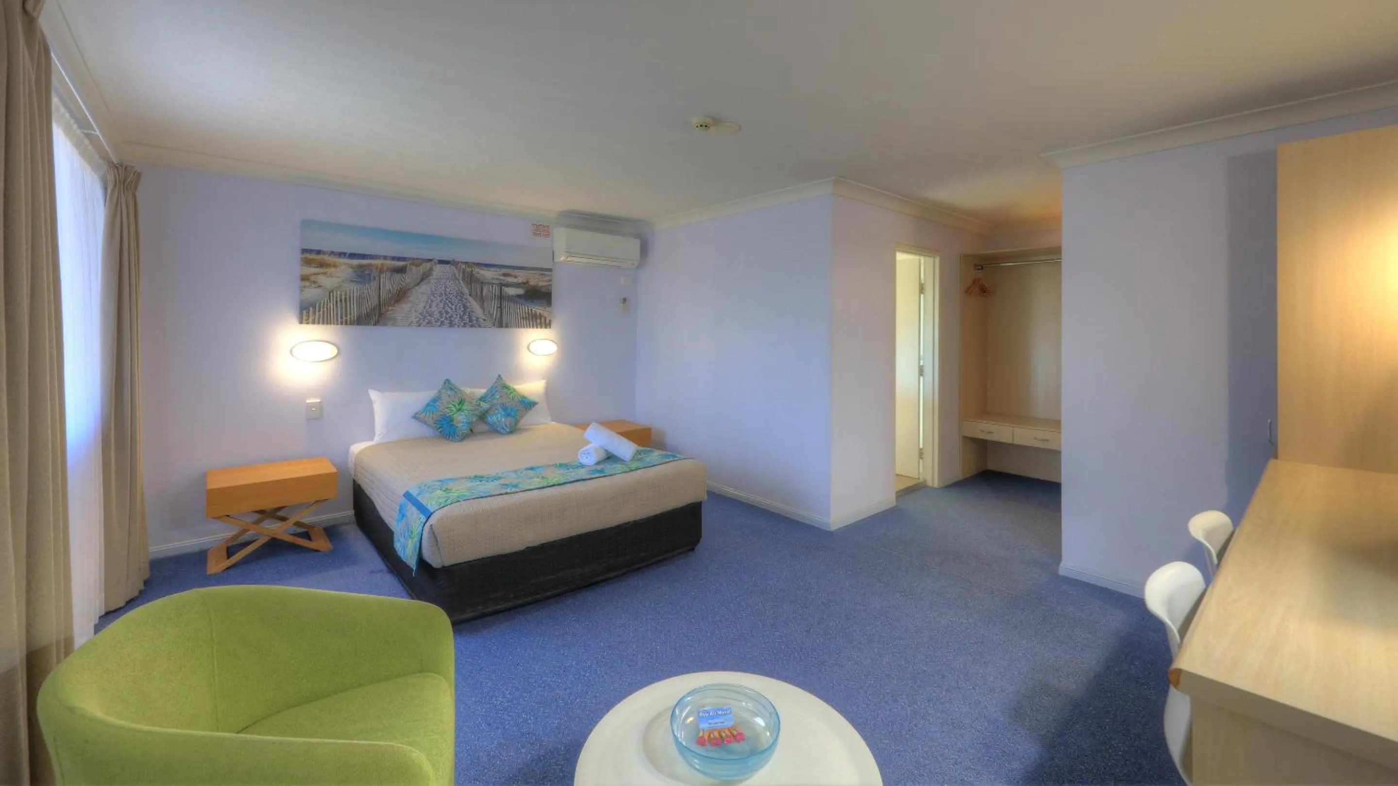 Photo of the whole room, Bed in Bay Air Motel