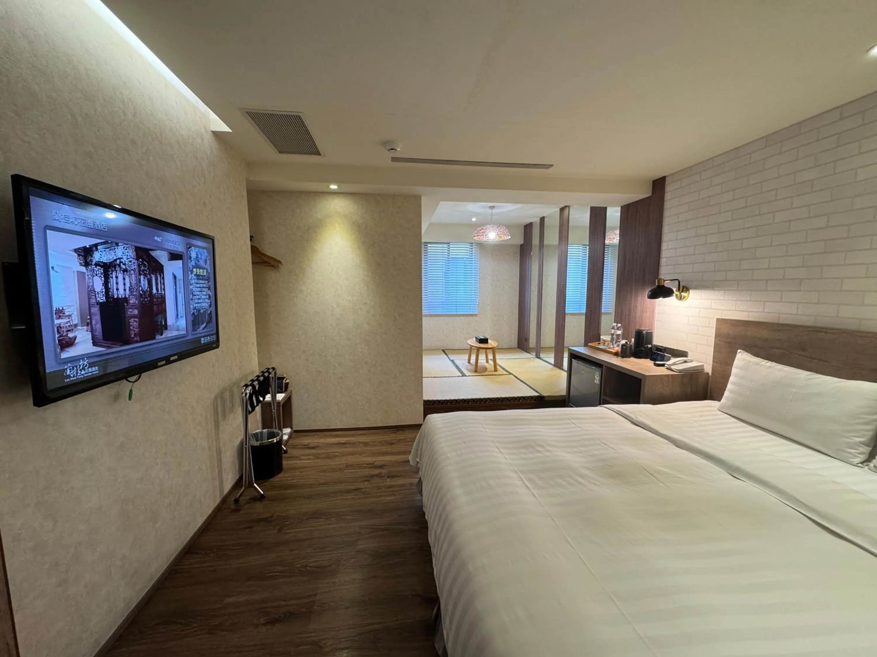Bed in Lan Kwai Fong Garden Hotel