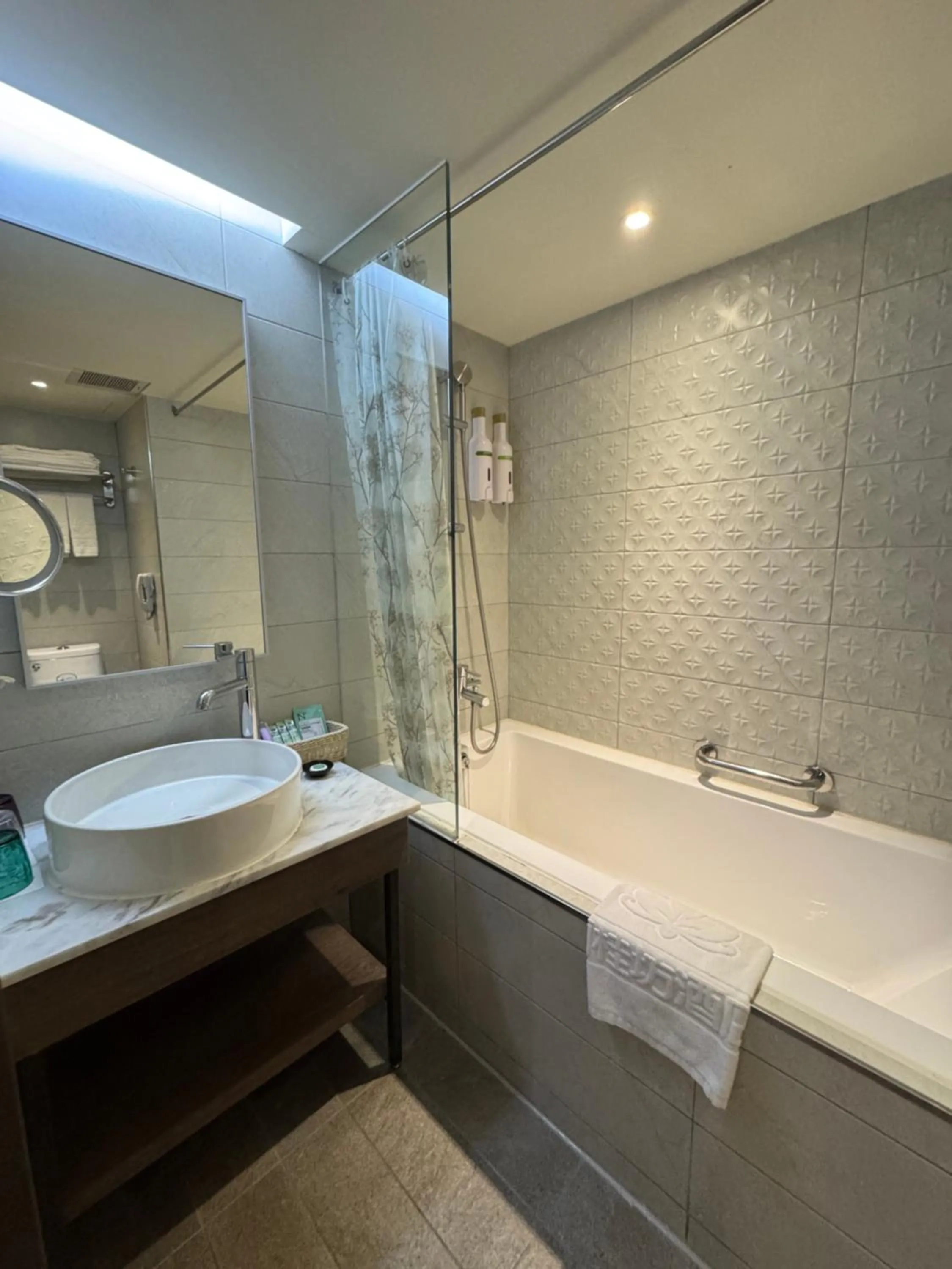 Bathroom in Lan Kwai Fong Garden Hotel