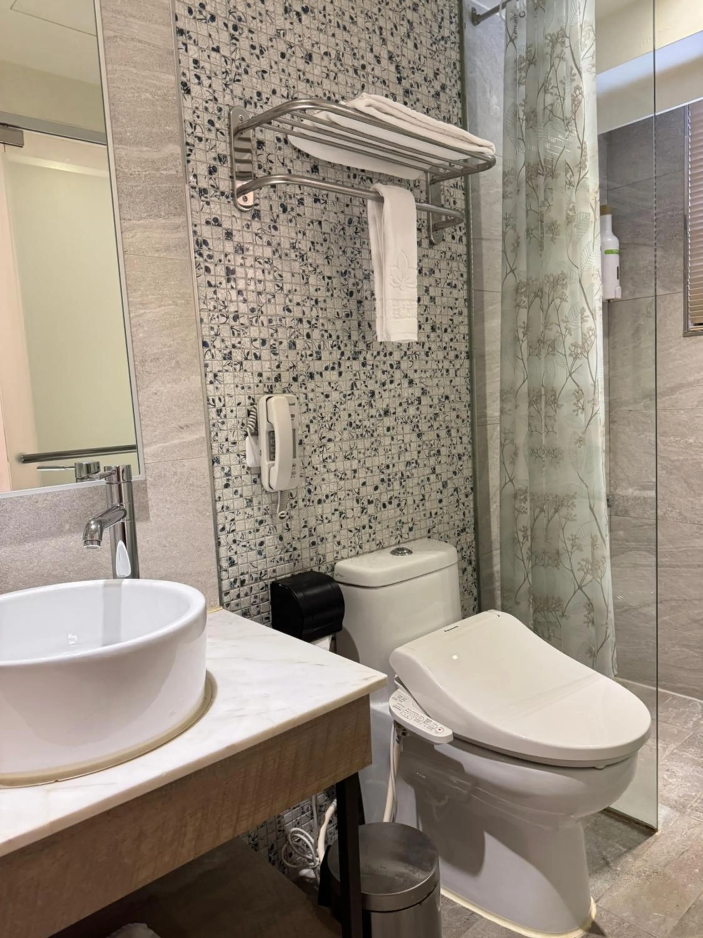 Shower in Lan Kwai Fong Garden Hotel