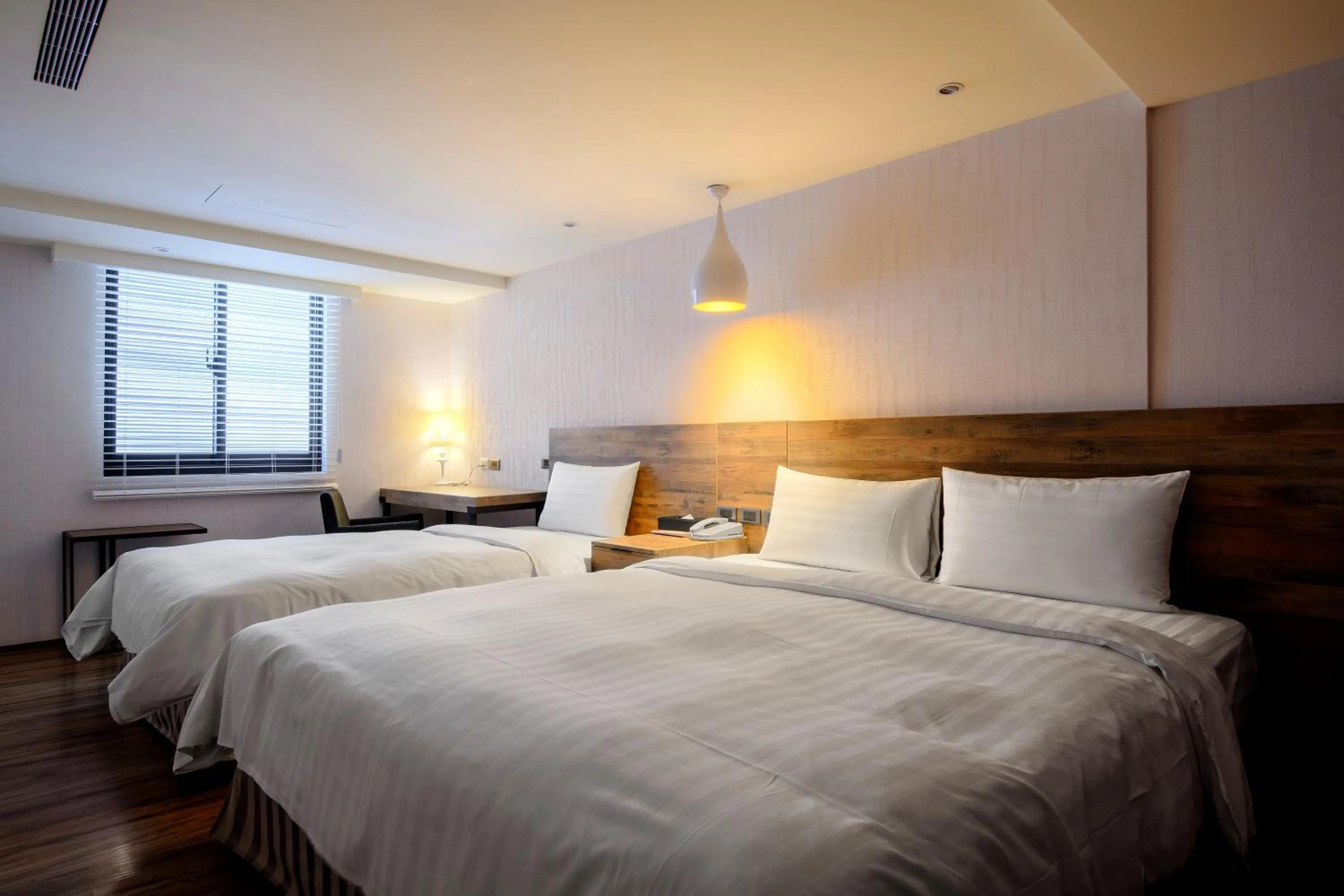 Bedroom, Bed in Lan Kwai Fong Garden Hotel