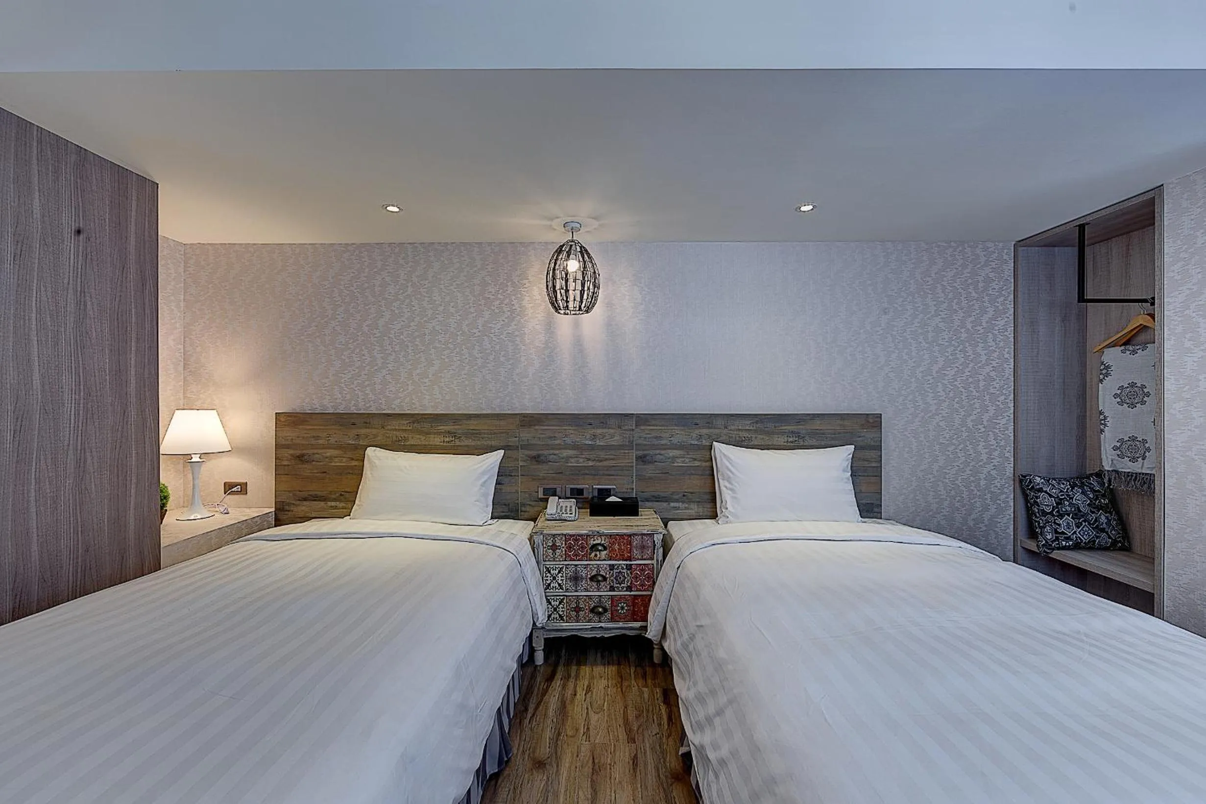 Bed in Lan Kwai Fong Garden Hotel