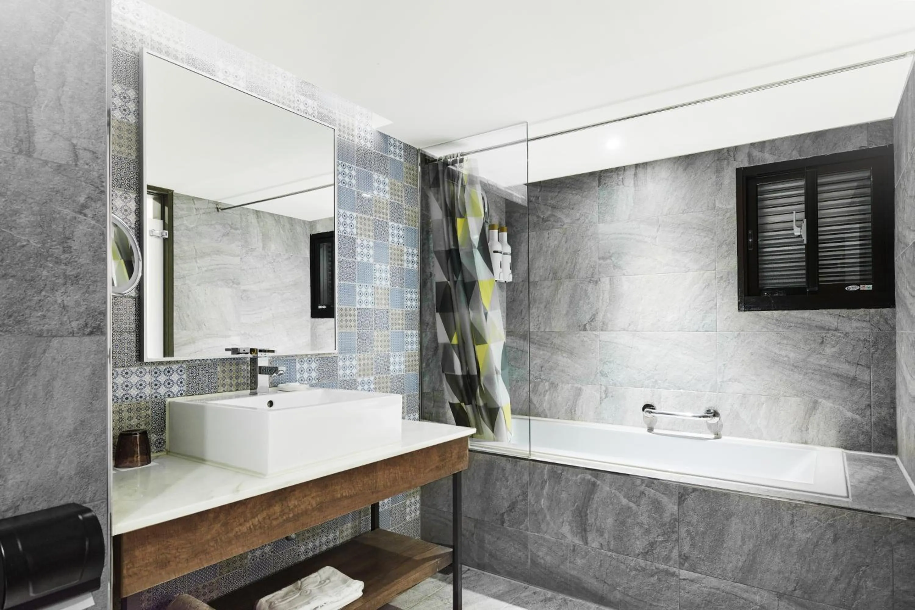 Bathroom in Lan Kwai Fong Garden Hotel