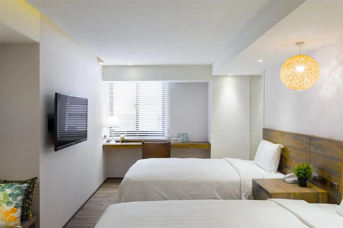 Bed in Lan Kwai Fong Garden Hotel