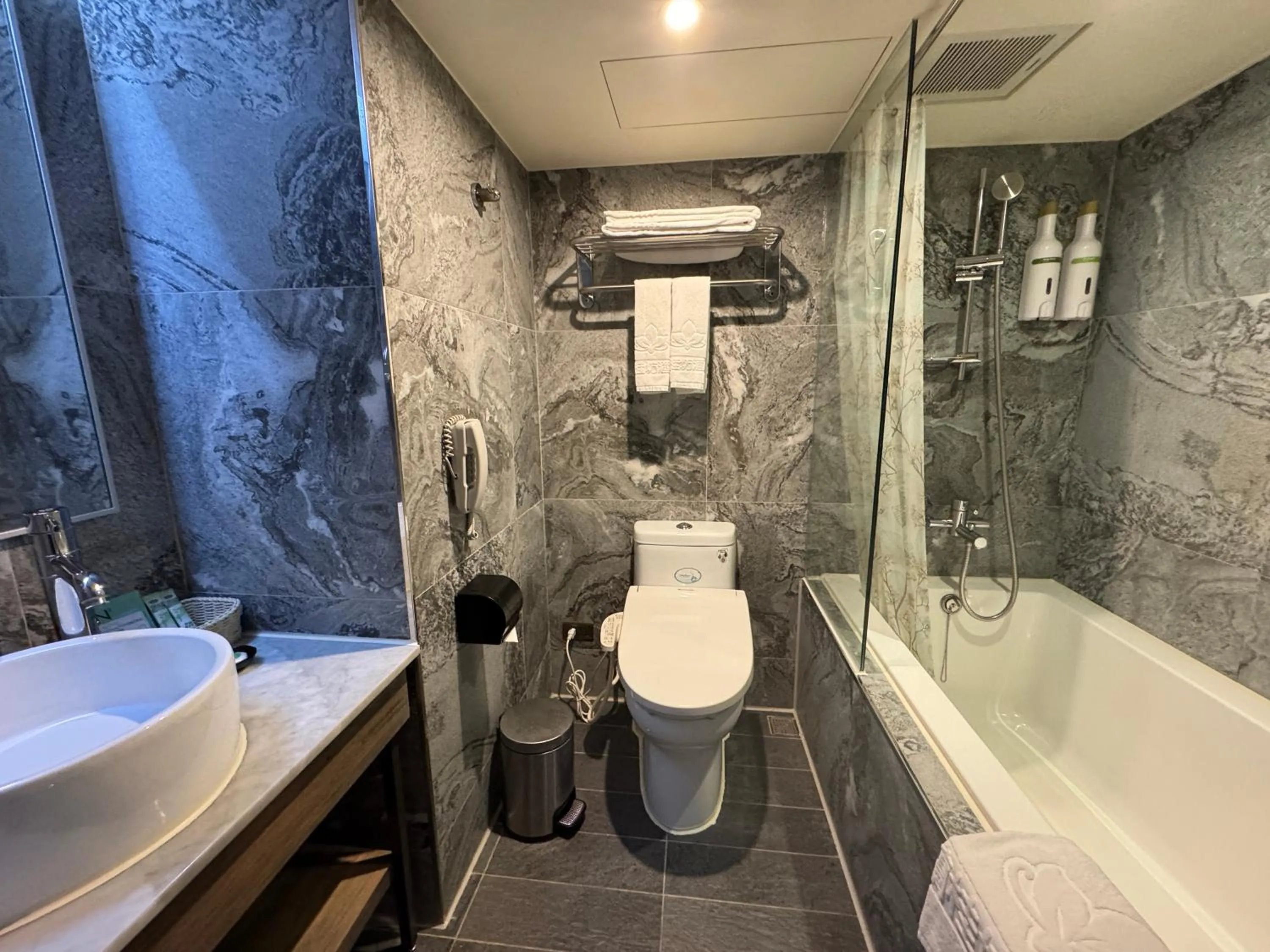 Bathroom in Lan Kwai Fong Garden Hotel