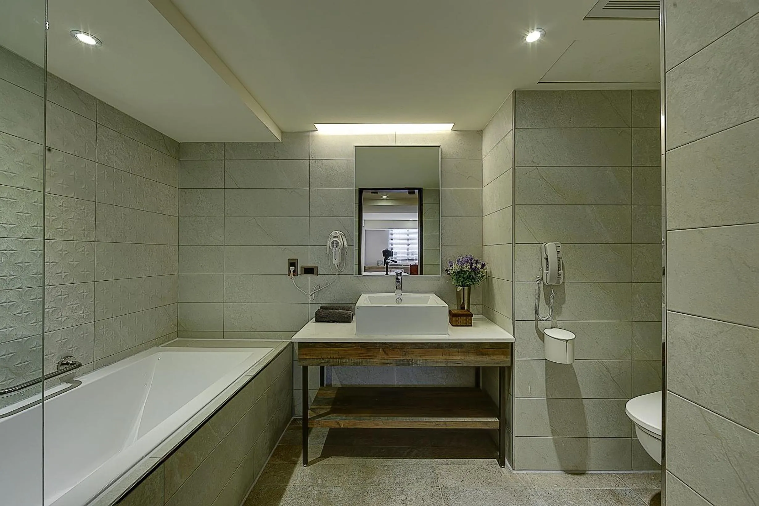 Bathroom in Lan Kwai Fong Garden Hotel