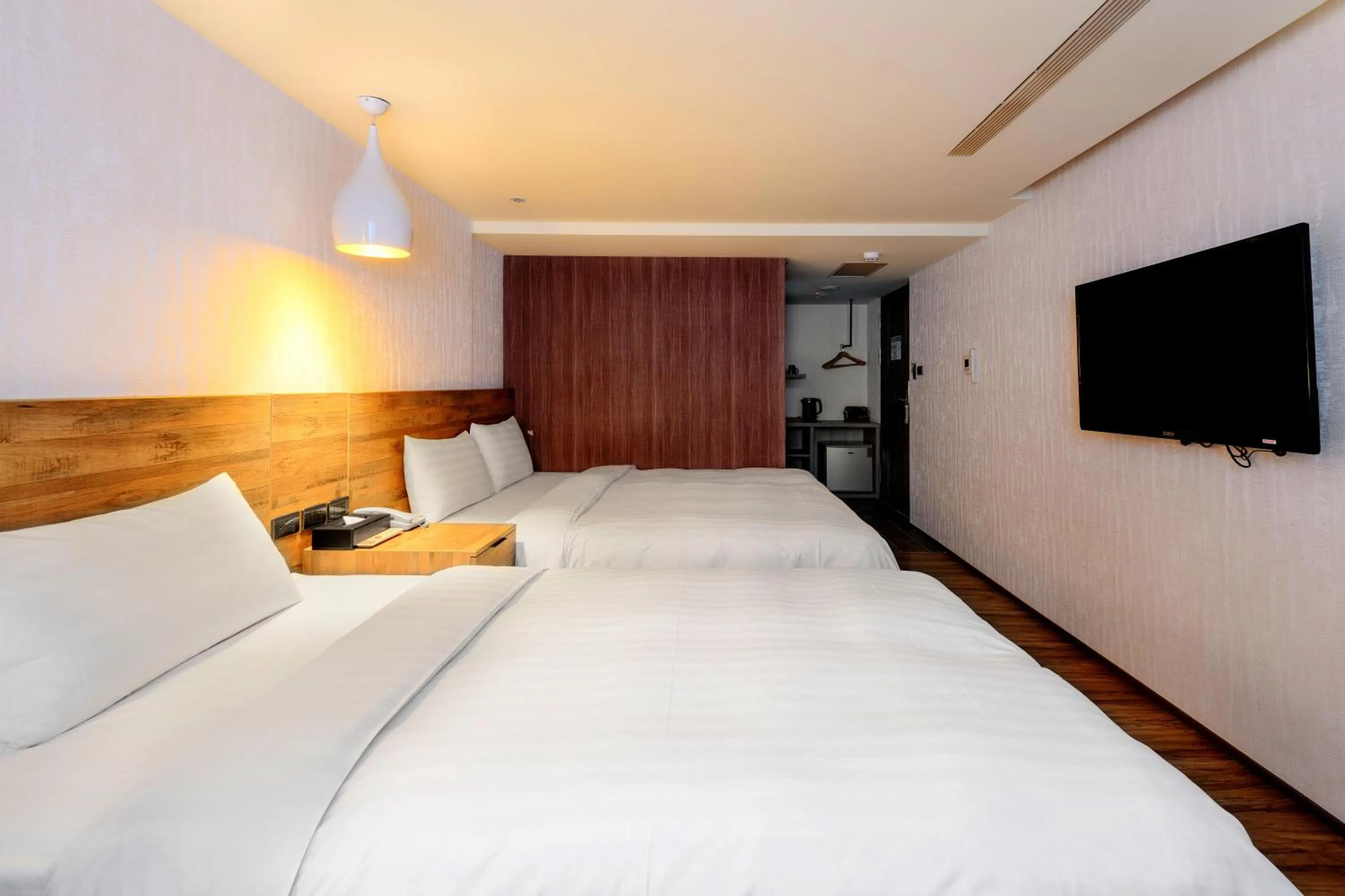 Bedroom, Bed in Lan Kwai Fong Garden Hotel