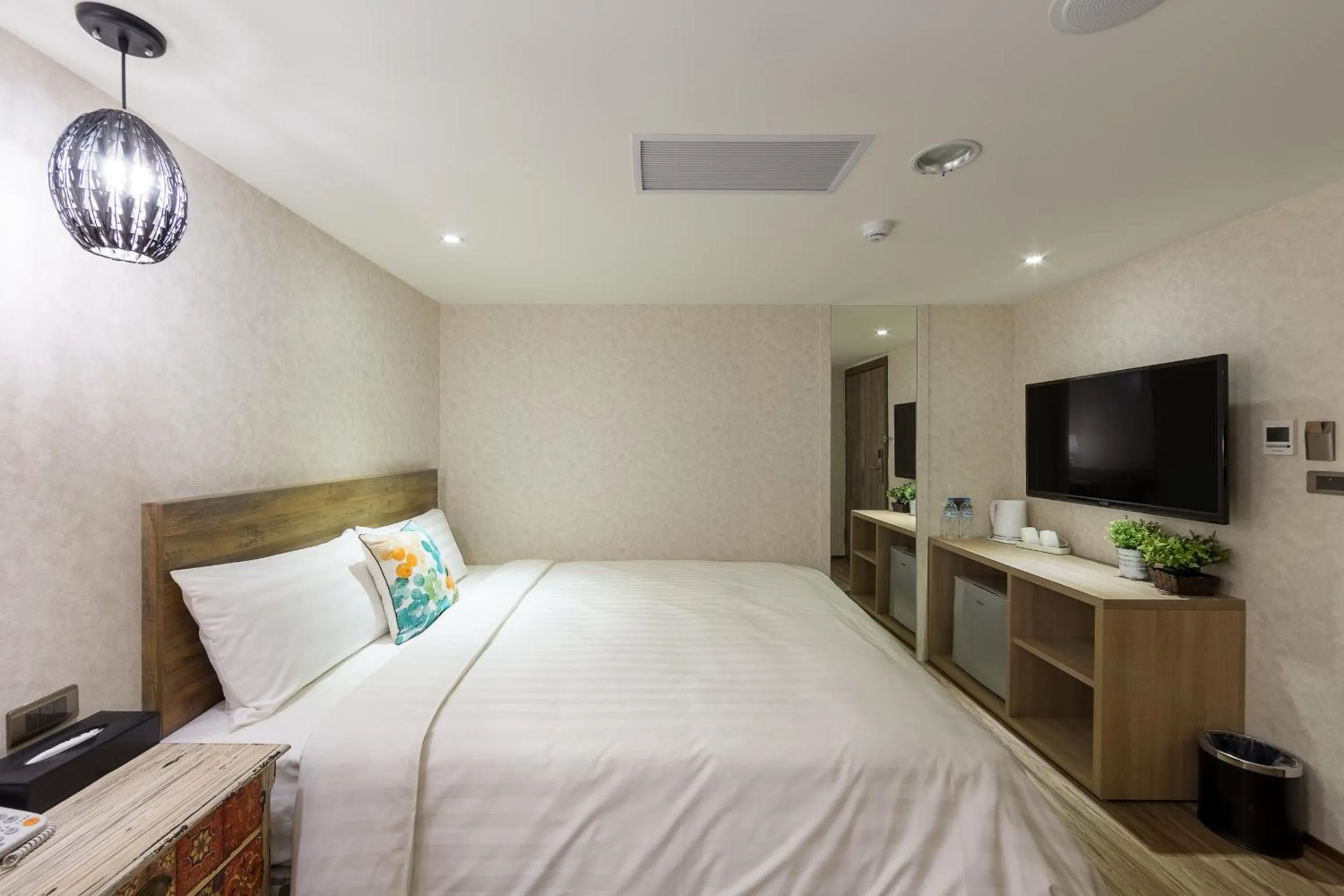 Bed in Lan Kwai Fong Garden Hotel
