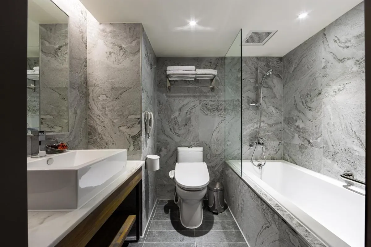 Bathroom in Lan Kwai Fong Garden Hotel
