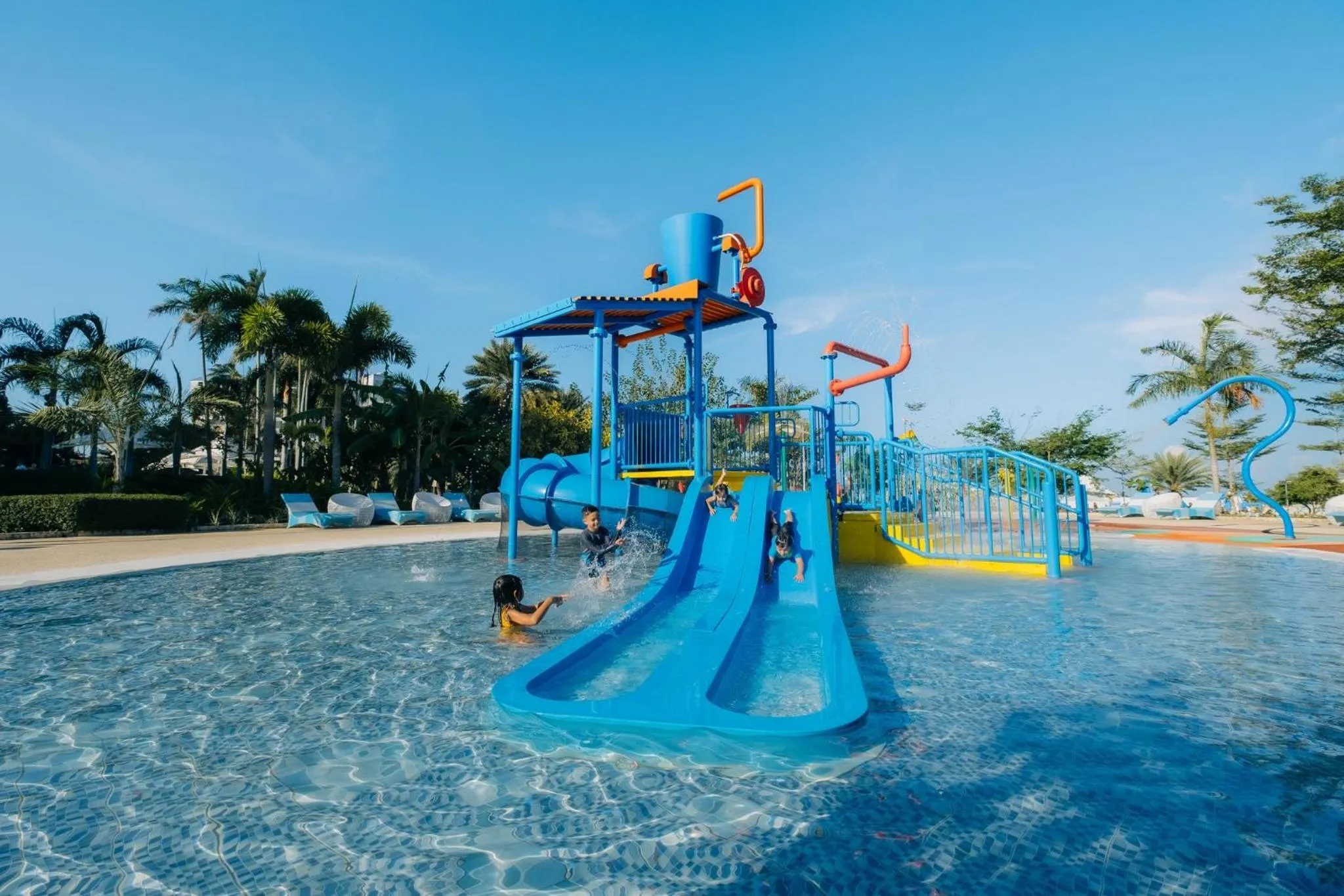 Swimming pool in Solea Mactan Resort