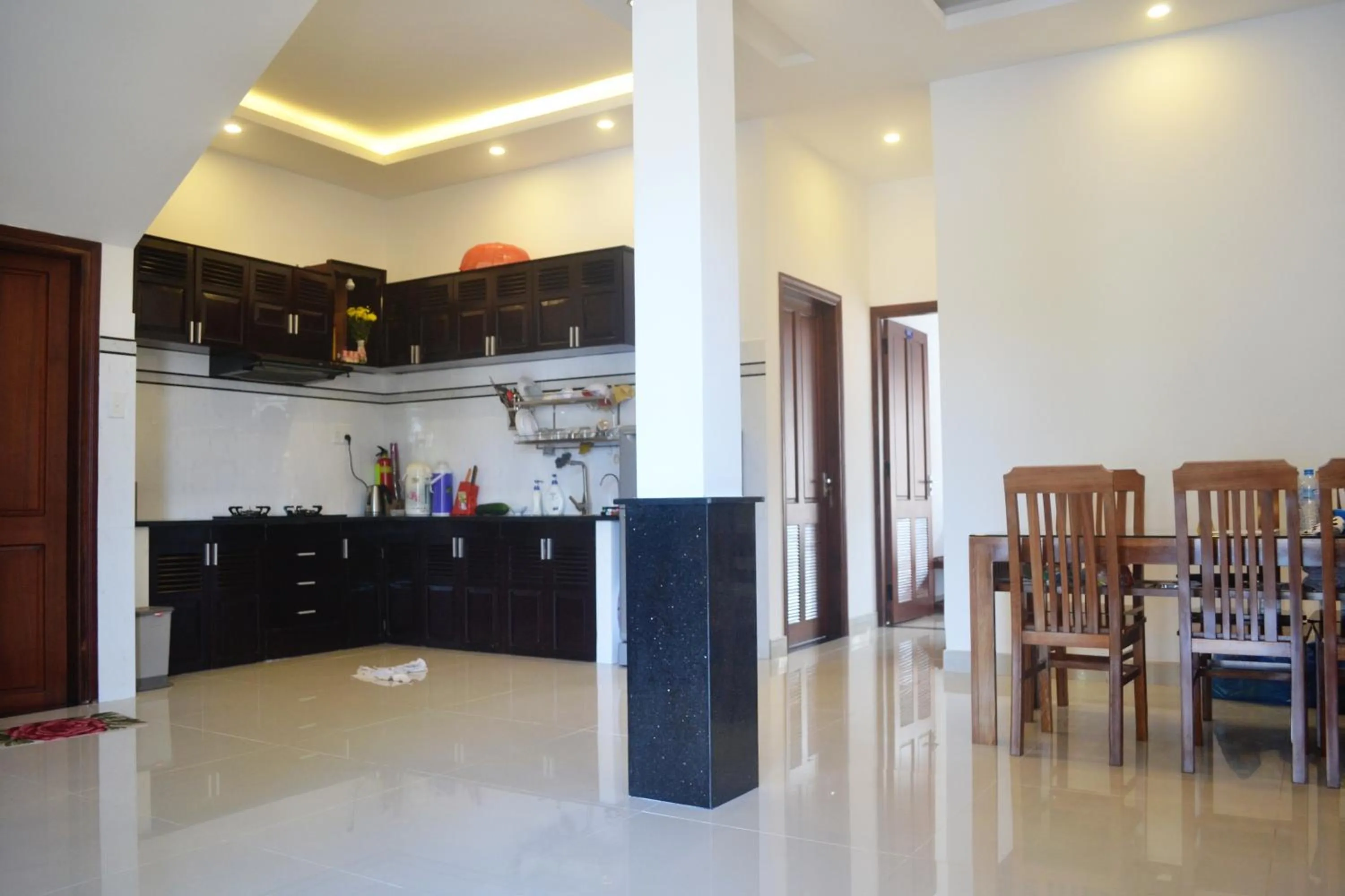 Communal kitchen in Azalea Homestay