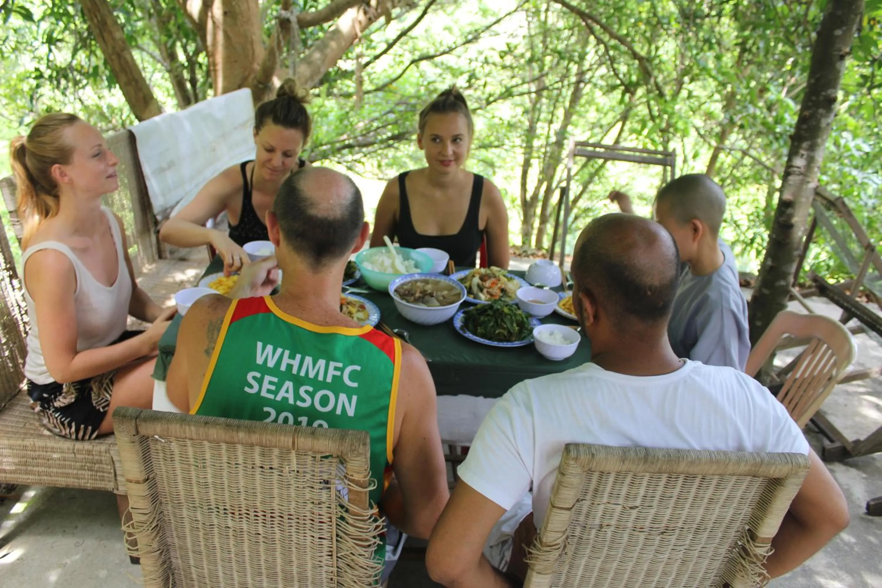 Restaurant/places to eat in Cham Island Smiles Homestay