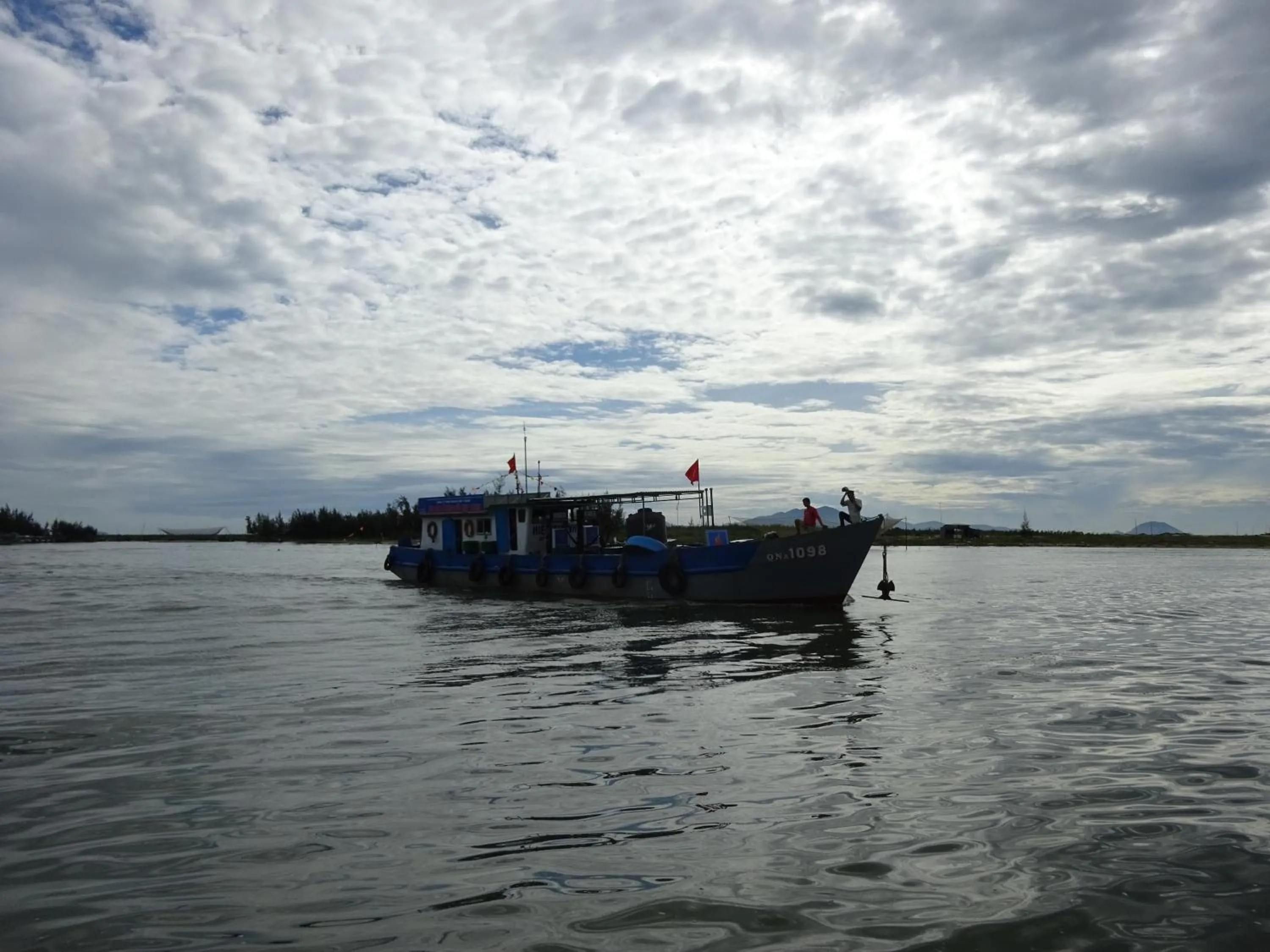 Fishing in Cham Island Smiles Homestay