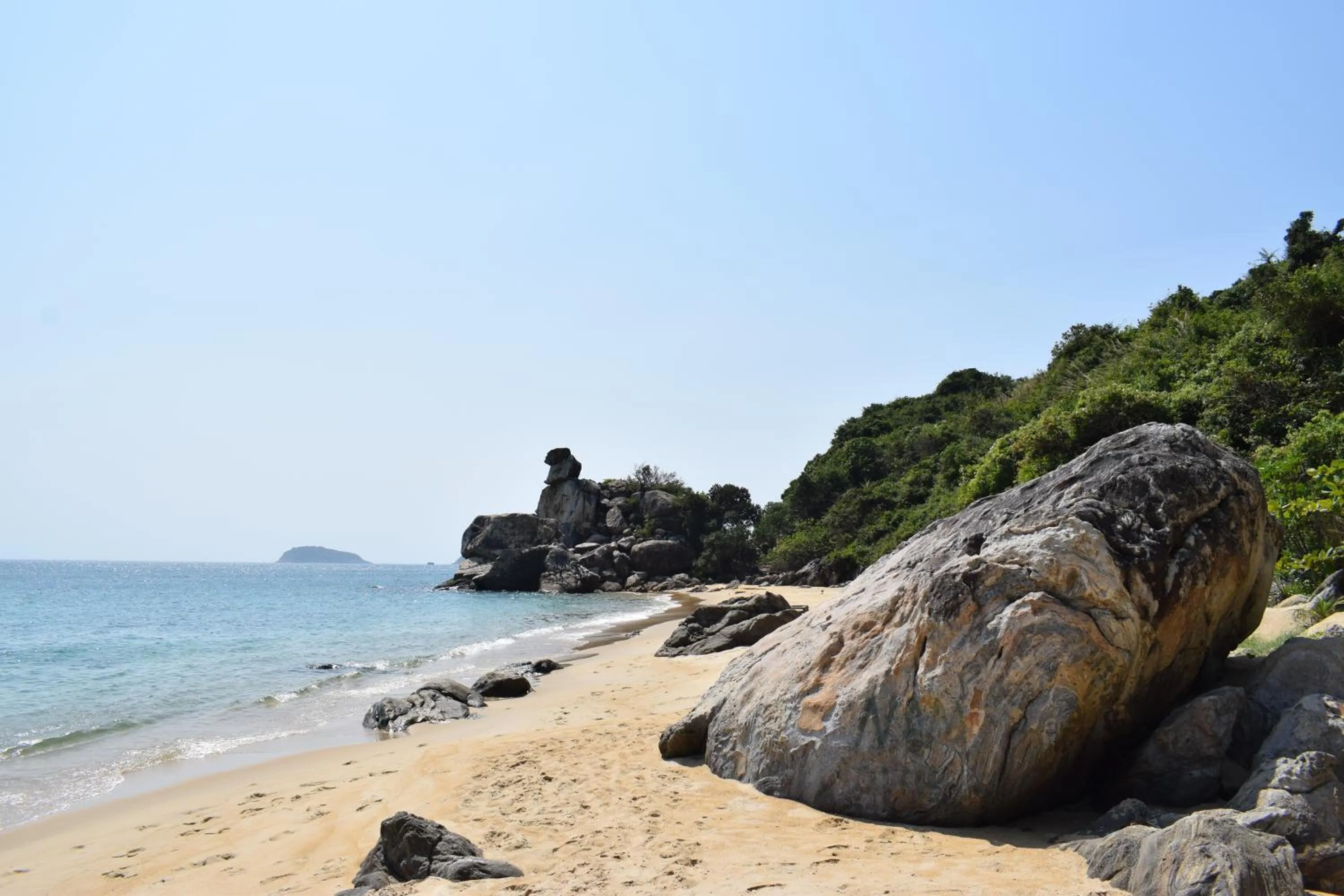 Beach in Cham Island Smiles Homestay