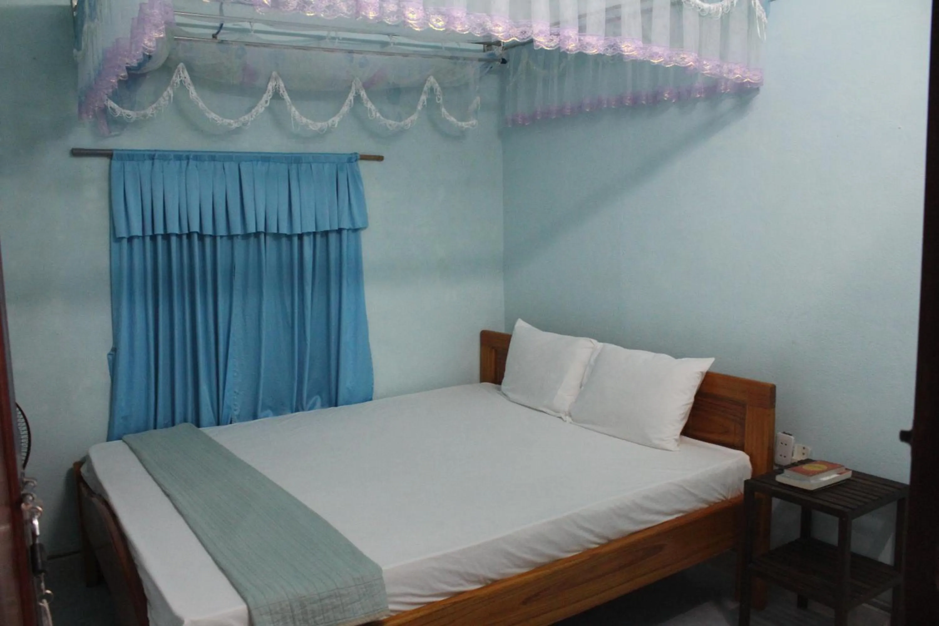 Bed in Cham Island Smiles Homestay