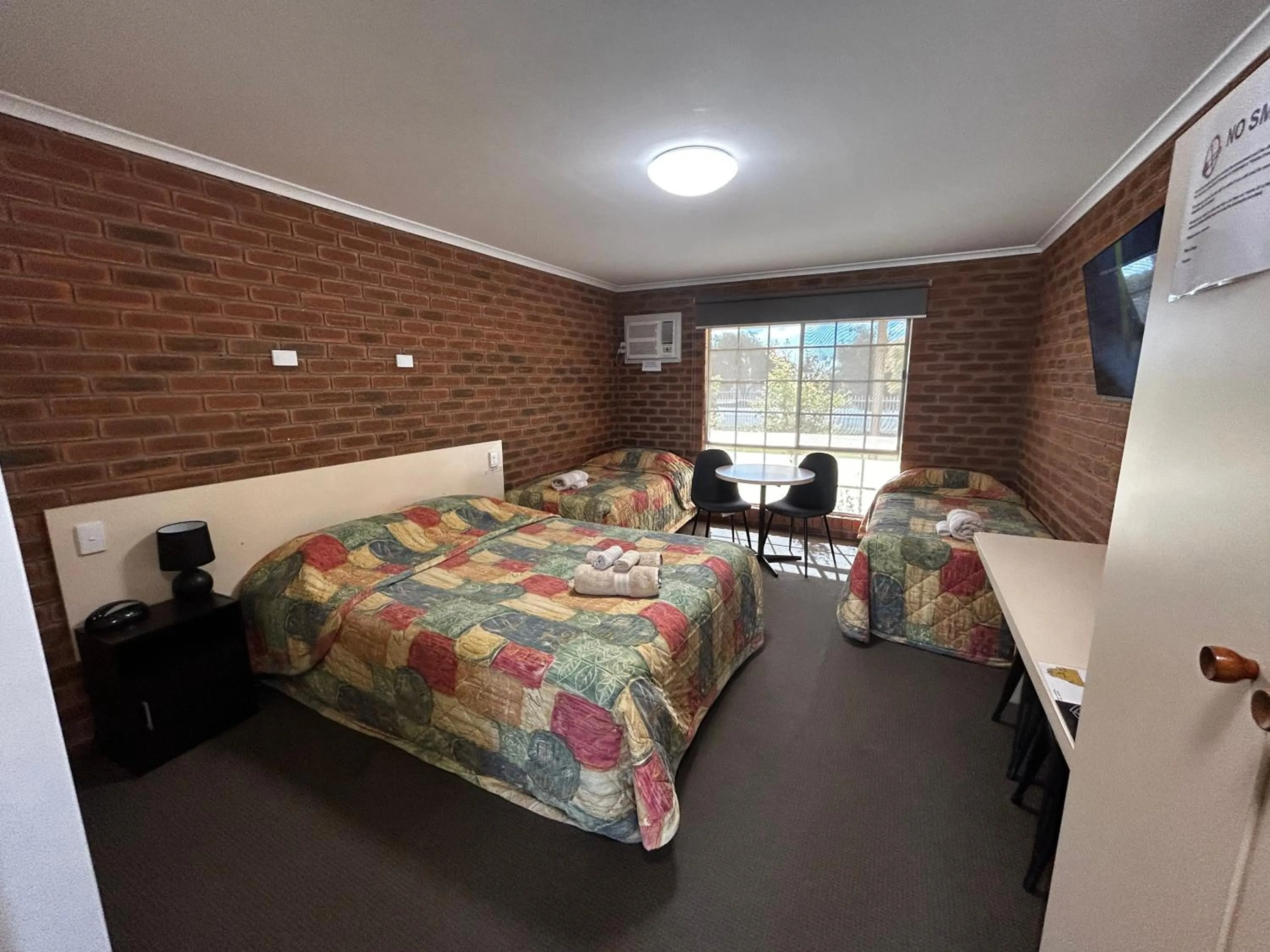 Bed in Balranald Colony Inn Motel