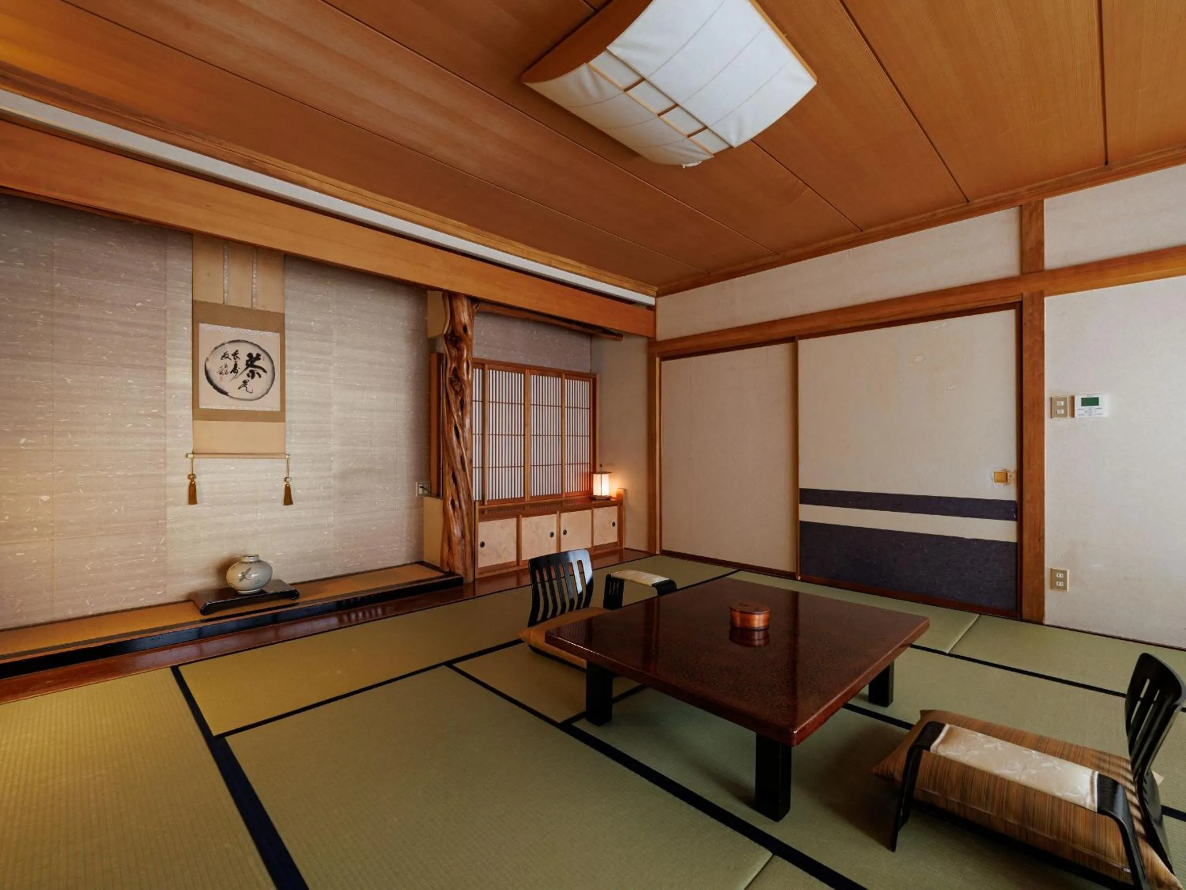 Photo of the whole room in Suwa Grand Shrine Kameya Inn