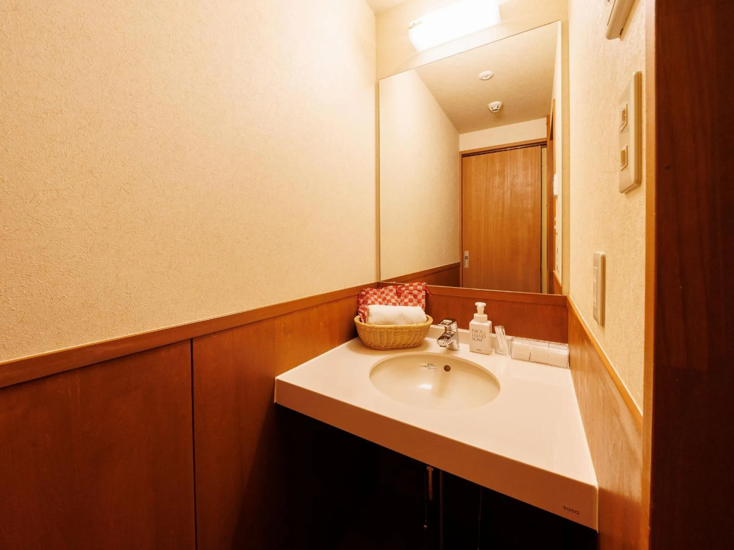 Photo of the whole room in Suwa Grand Shrine Kameya Inn