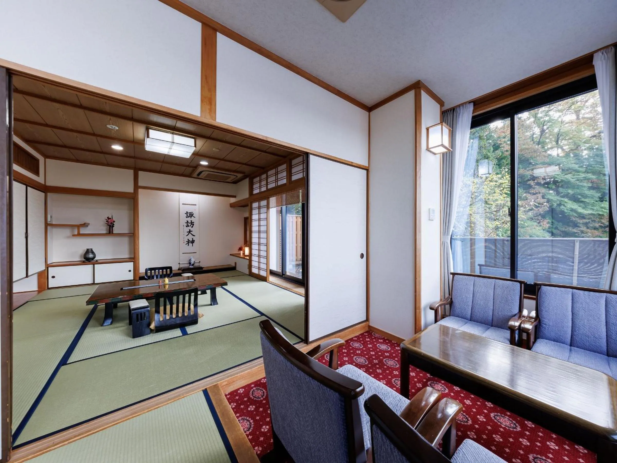Photo of the whole room in Suwa Grand Shrine Kameya Inn