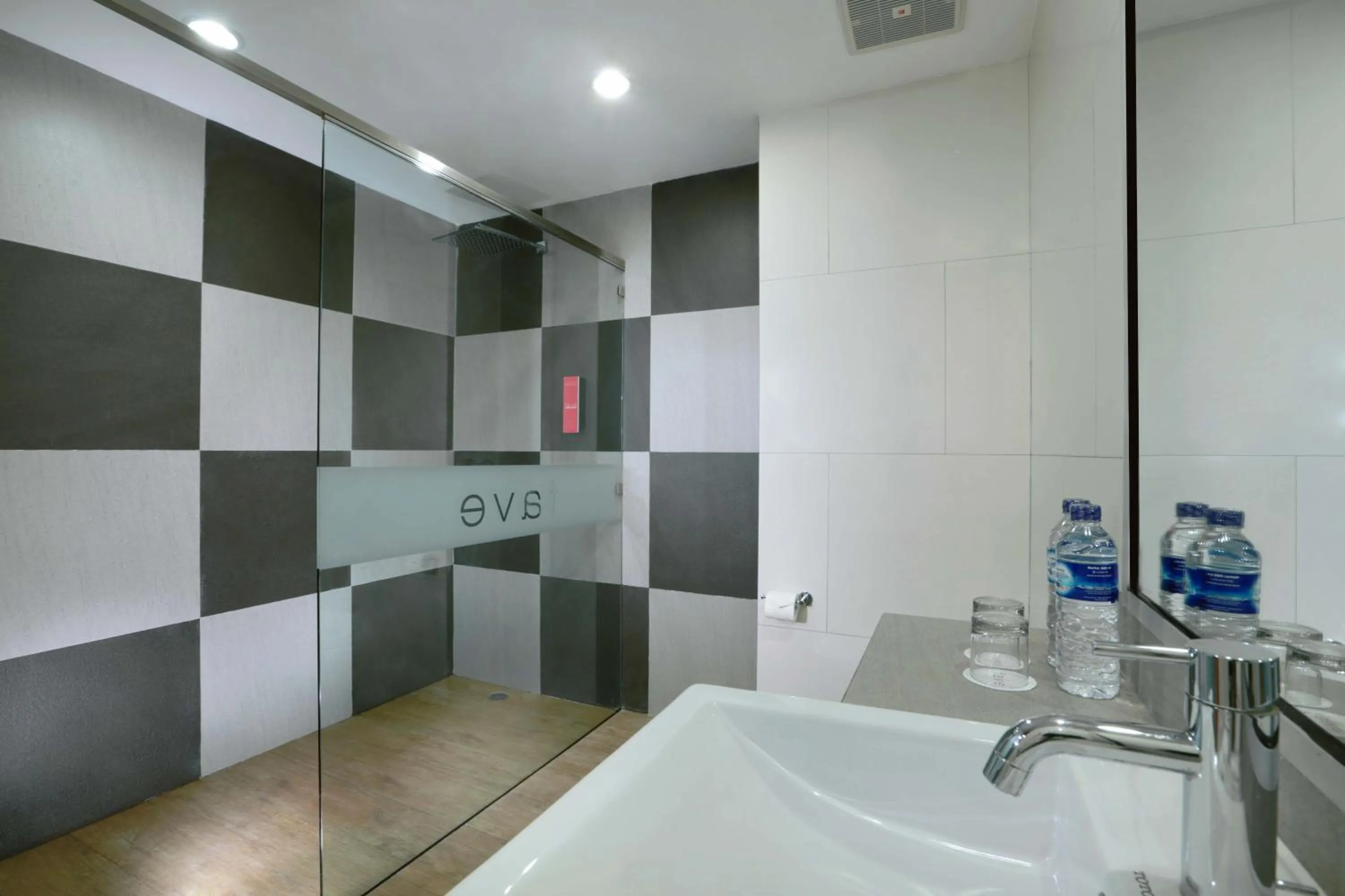 Toilet in favehotel Ahmad Yani Banjarmasin