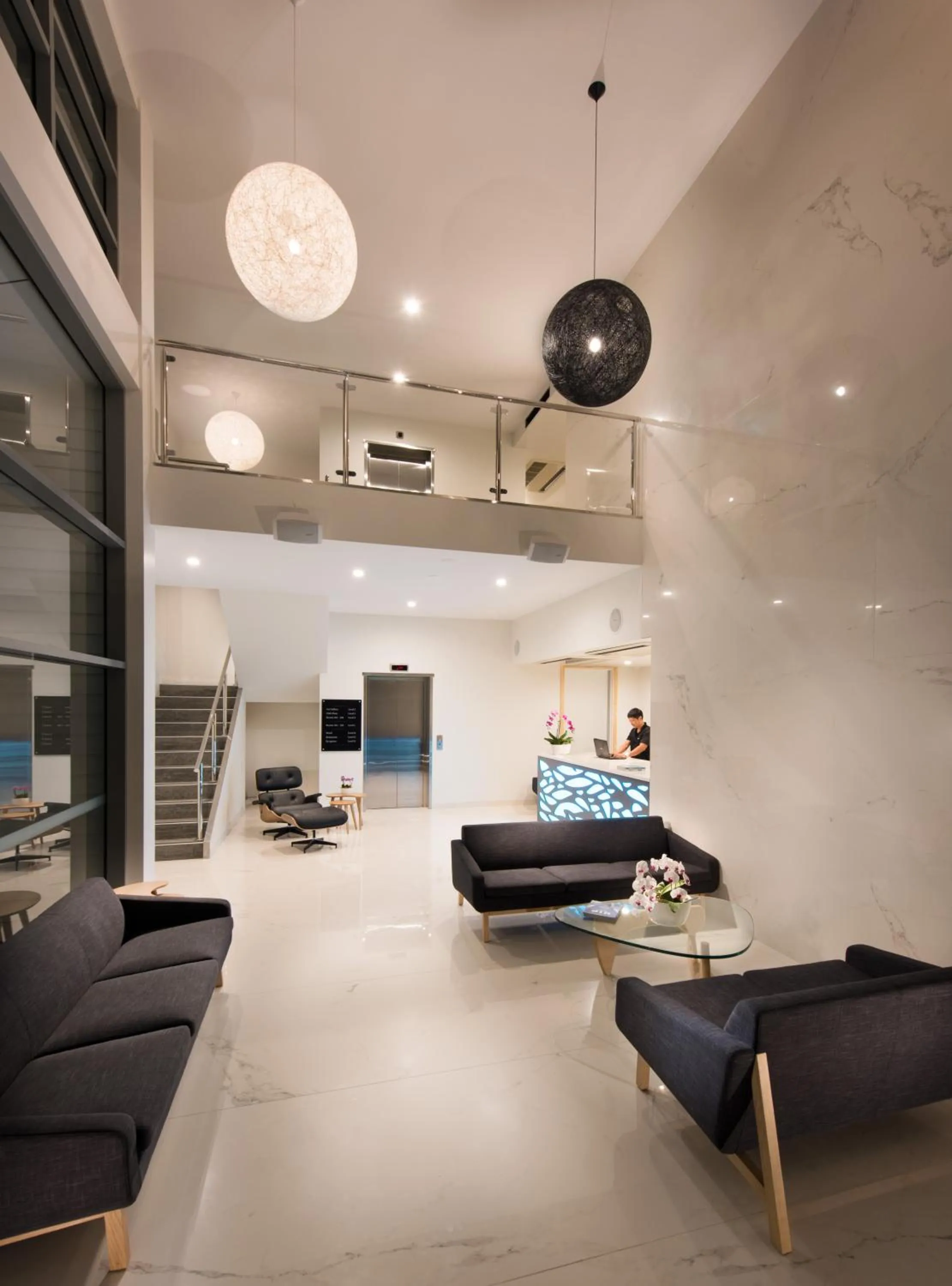 Lobby or reception, Bed in Heart Hotel and Gallery Whitsundays