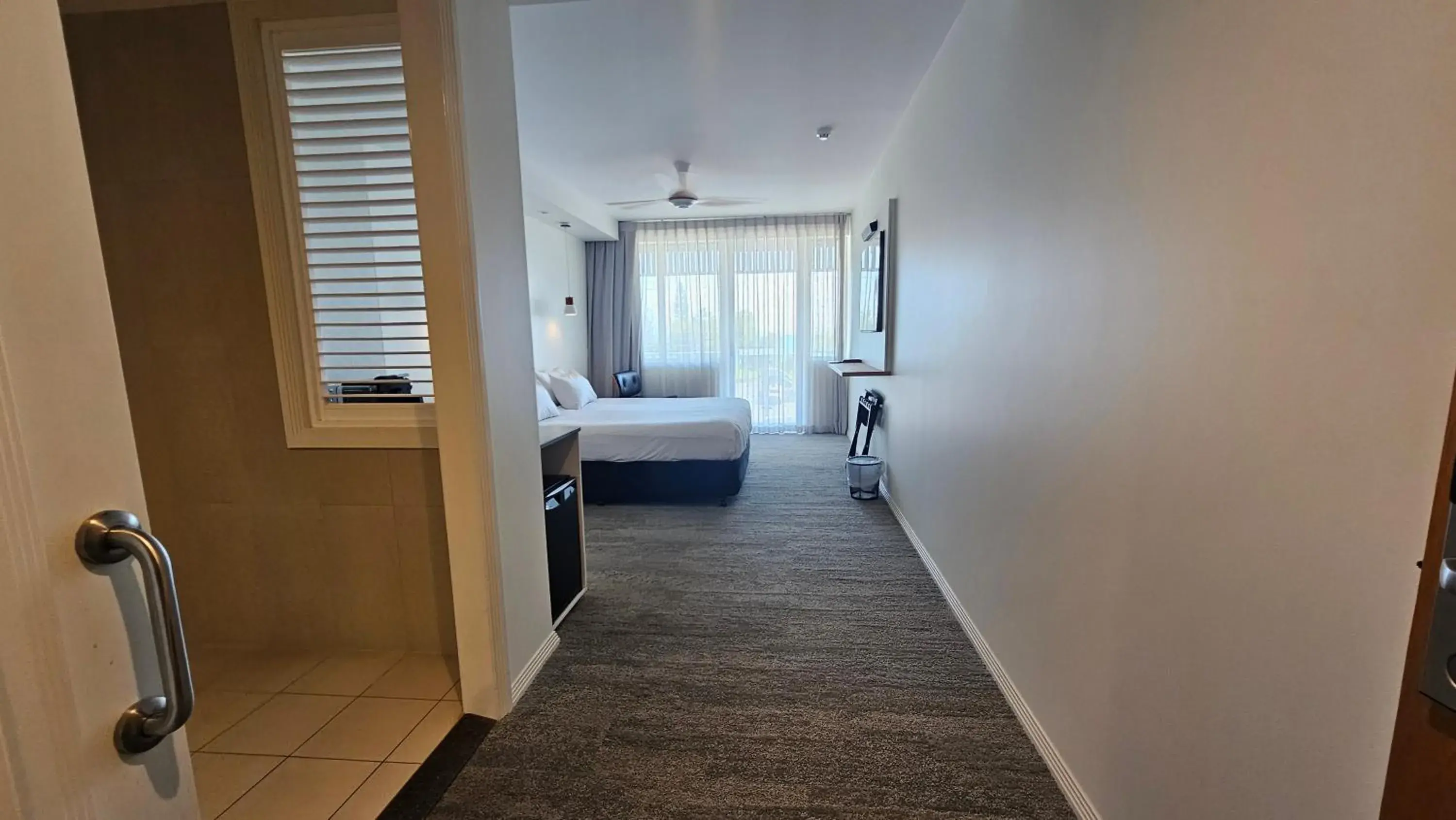 Bed in Heart Hotel and Gallery Whitsundays Bed in Heart Hotel and Gallery Whitsundays