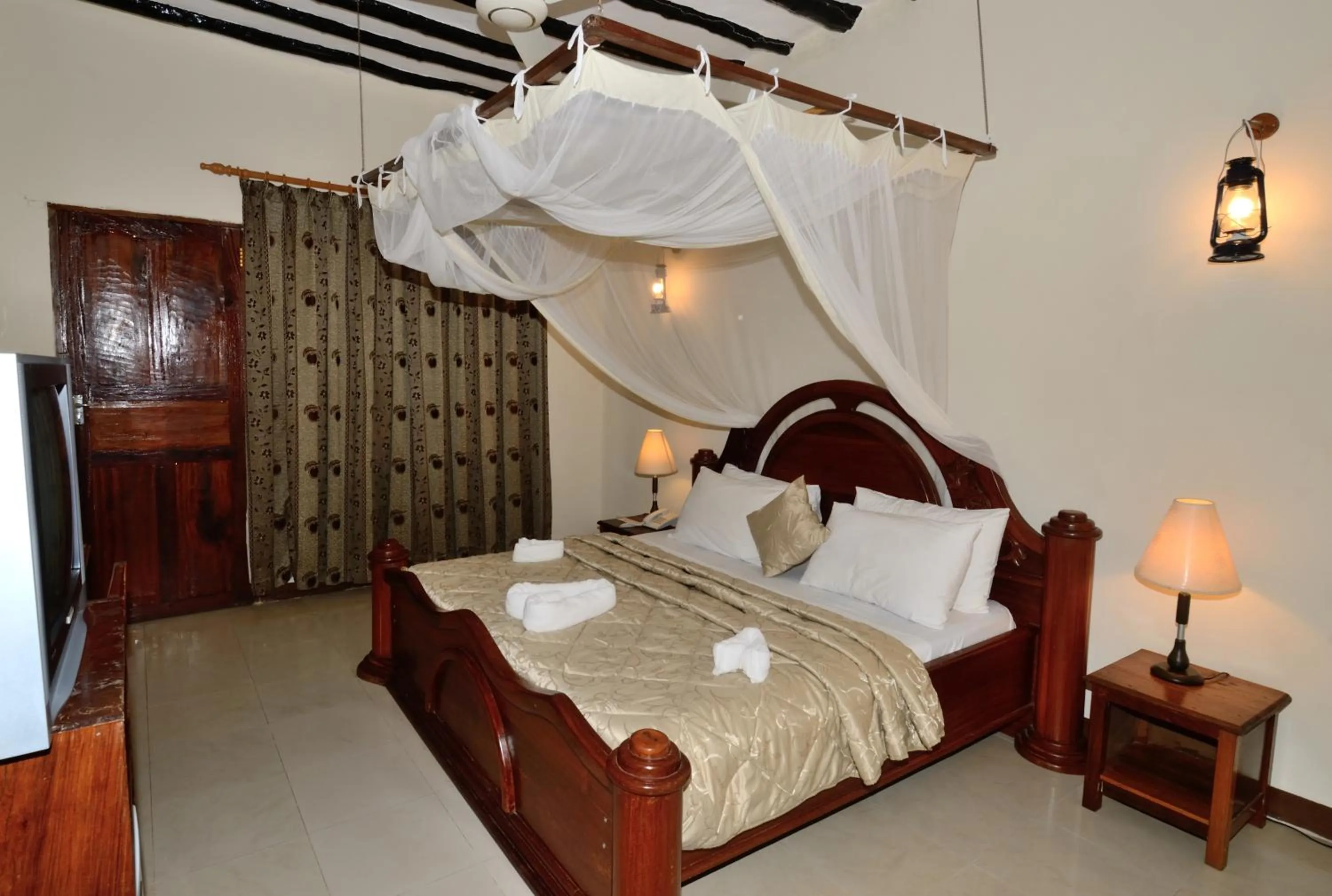 Photo of the whole room, Bed in Zanzibar Ocean View Hotel