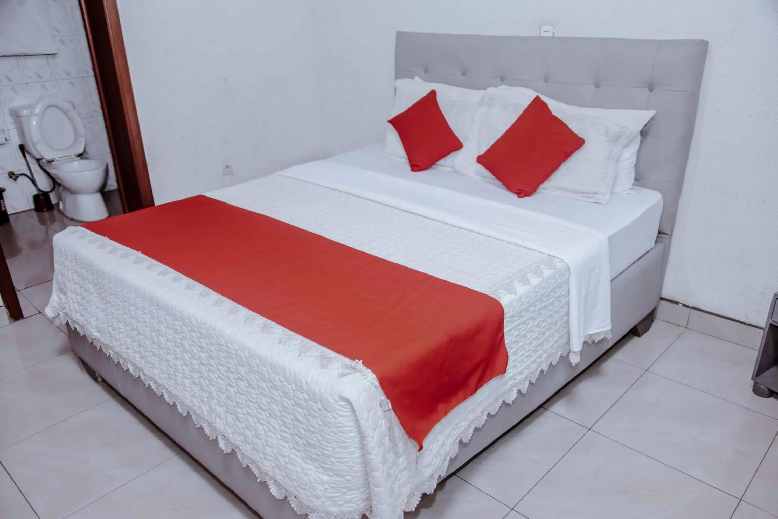 Bedroom, Bed in Martin Aviator Hotel